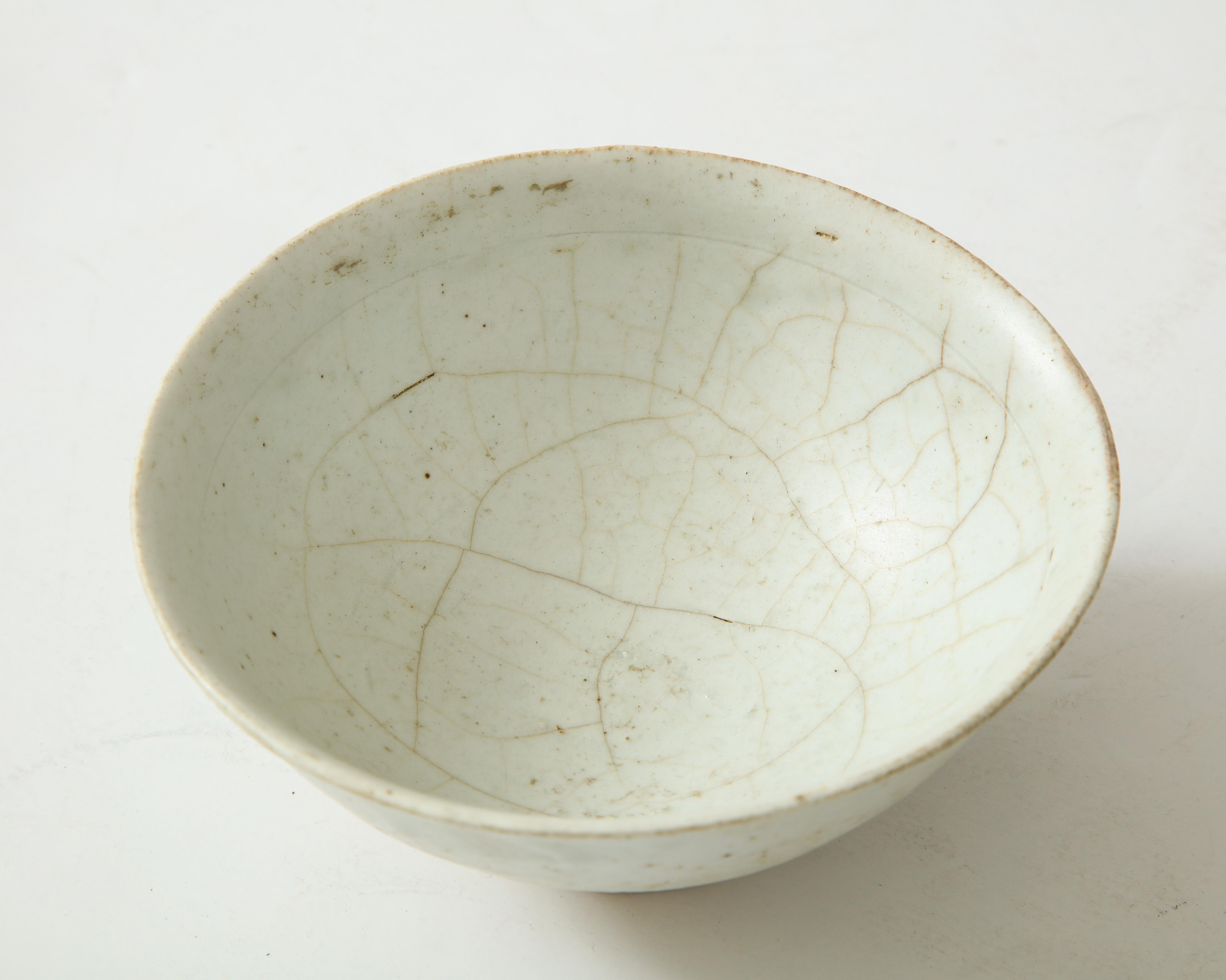 Celadon Porcelain Bowl, Attributed to Chosen Period, Korea In Good Condition In Brooklyn, NY