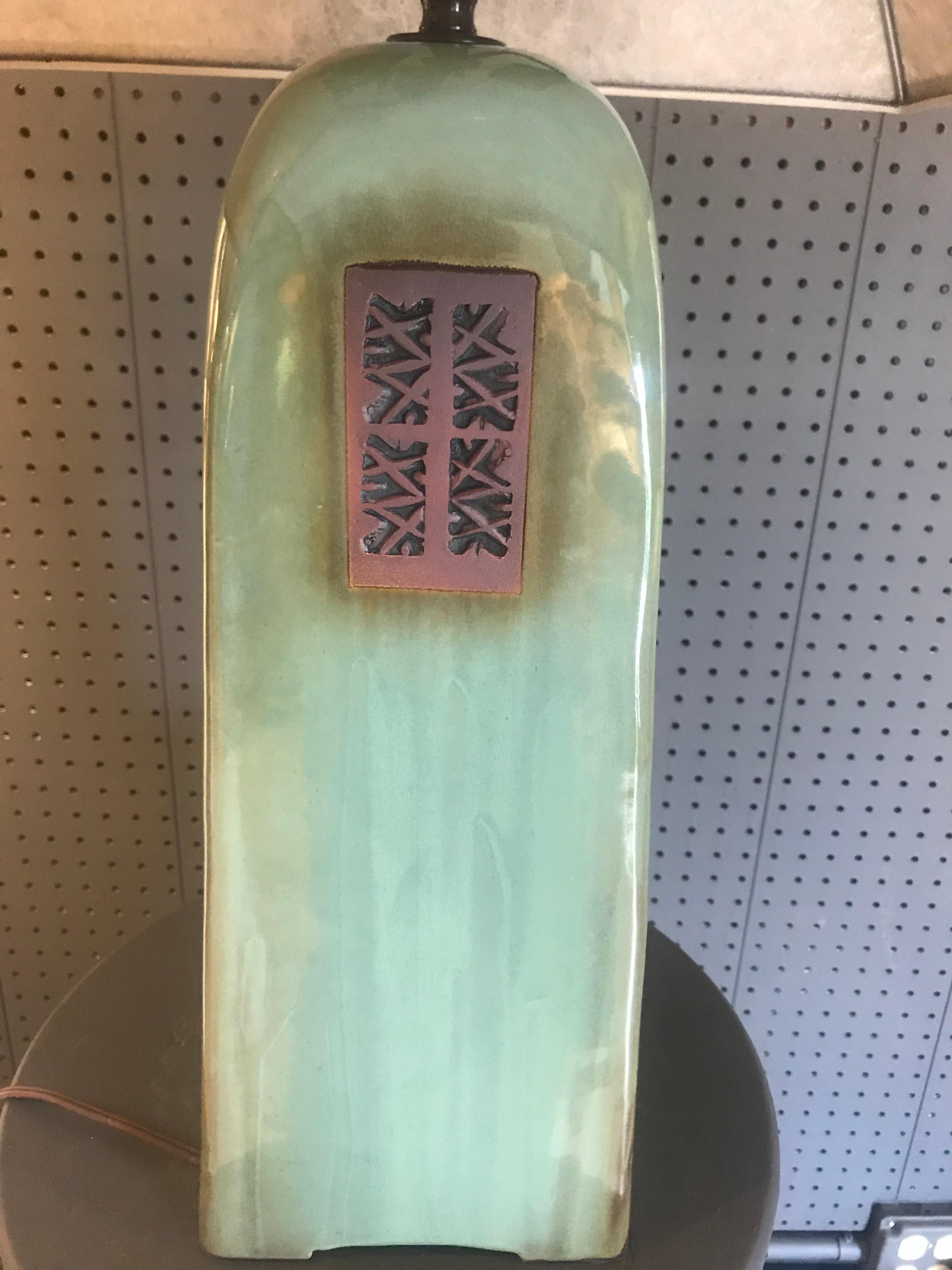 Americano Lampada in gres Celadon unica nel suo genere con paralume in mica d'argento in vendita