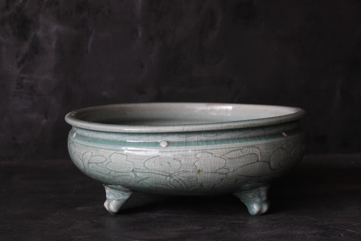 Celadon Incense Burner with Peony Arabesque Design/Chinese Antique/14th-17th C For Sale 5
