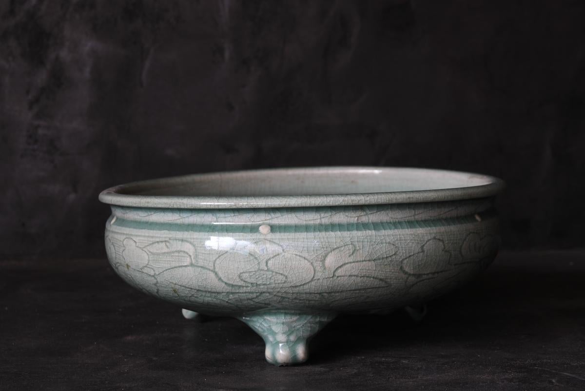 Celadon Incense Burner with Peony Arabesque Design/Chinese Antique/14th-17th C For Sale 6