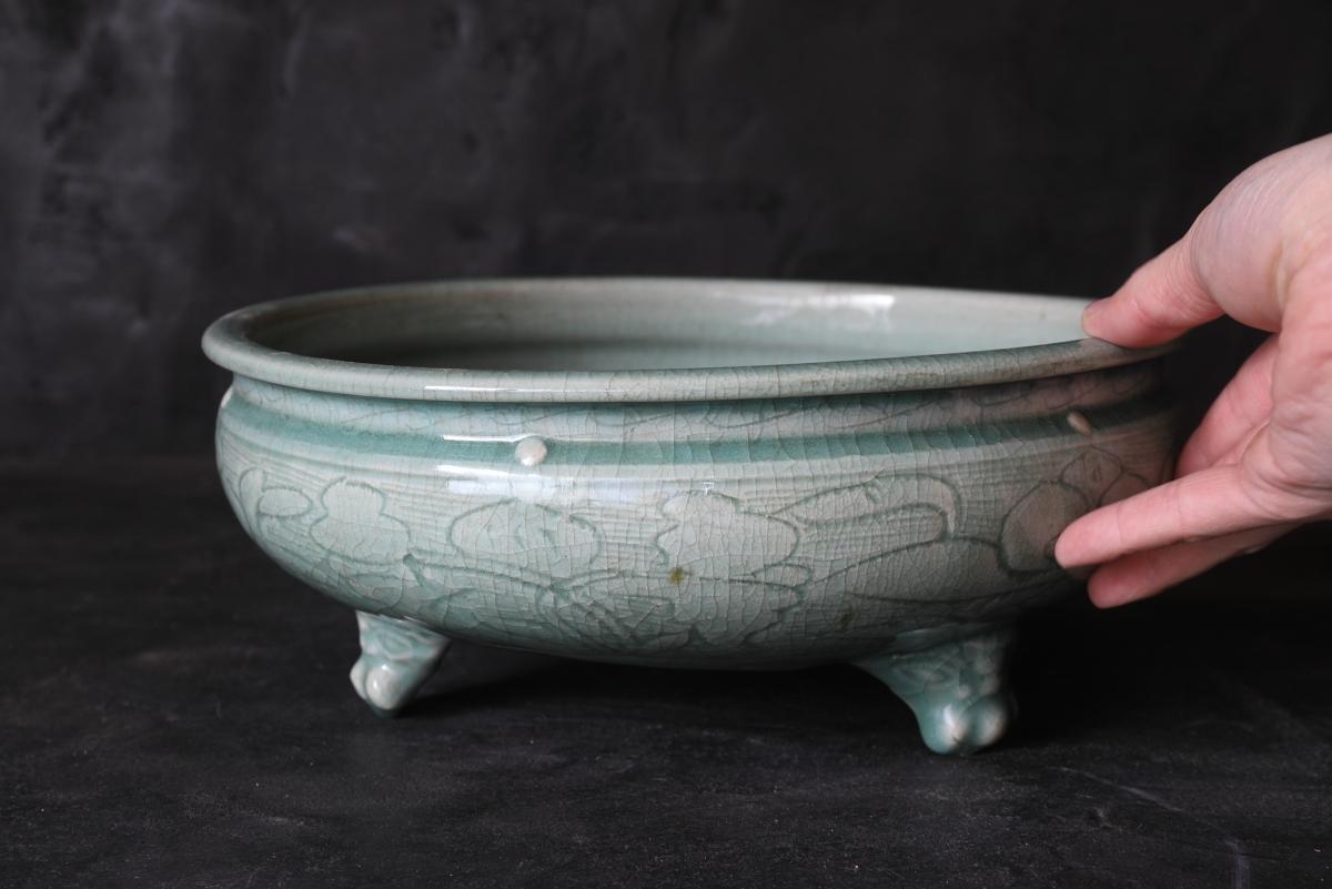 Celadon Incense Burner with Peony Arabesque Design/Chinese Antique/14th-17th C For Sale 10