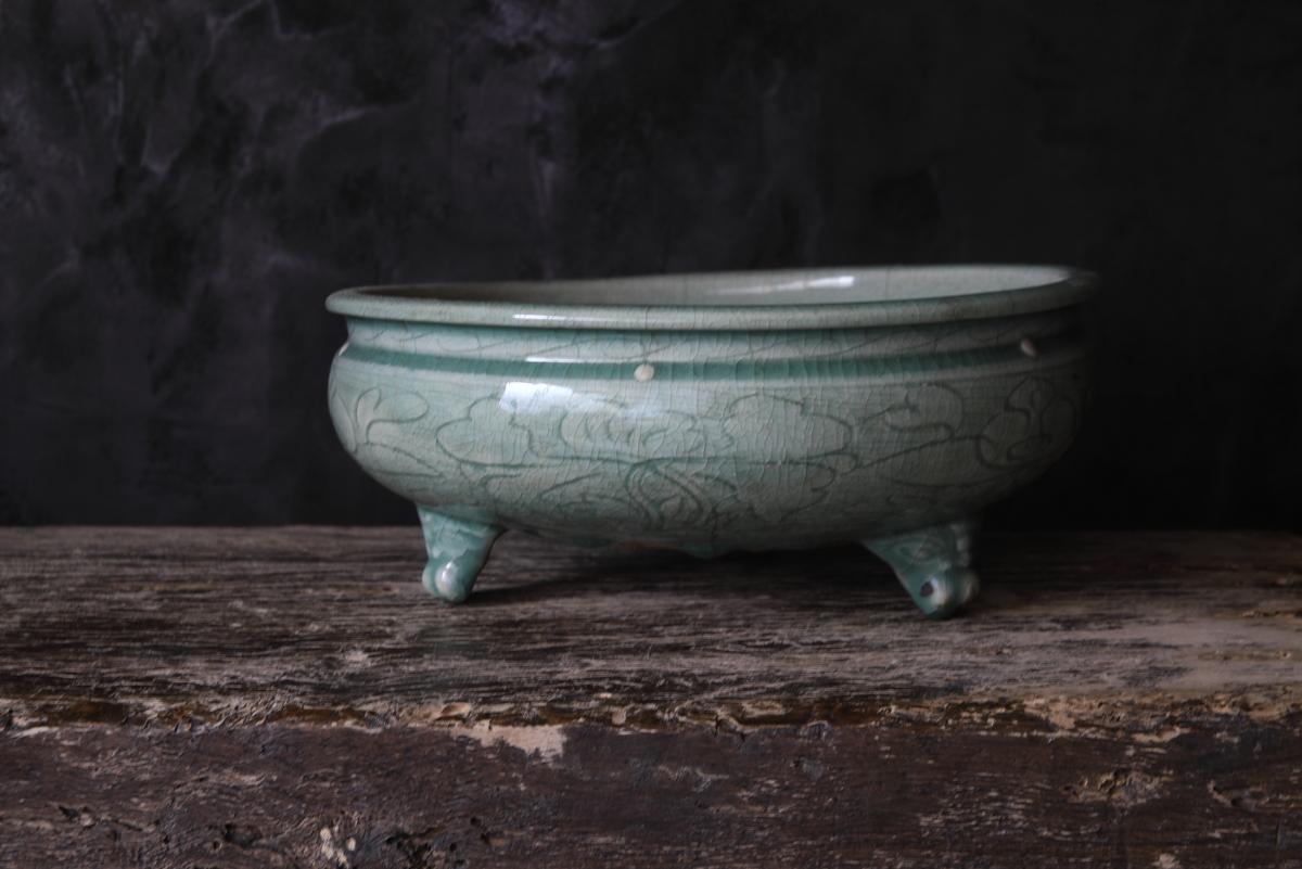 18th Century and Earlier Celadon Incense Burner with Peony Arabesque Design/Chinese Antique/14th-17th C For Sale