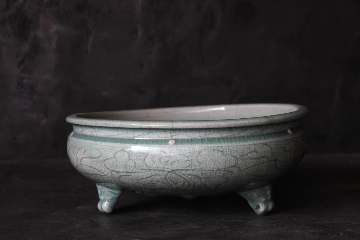 Celadon Incense Burner with Peony Arabesque Design/Chinese Antique/14th-17th C For Sale 2