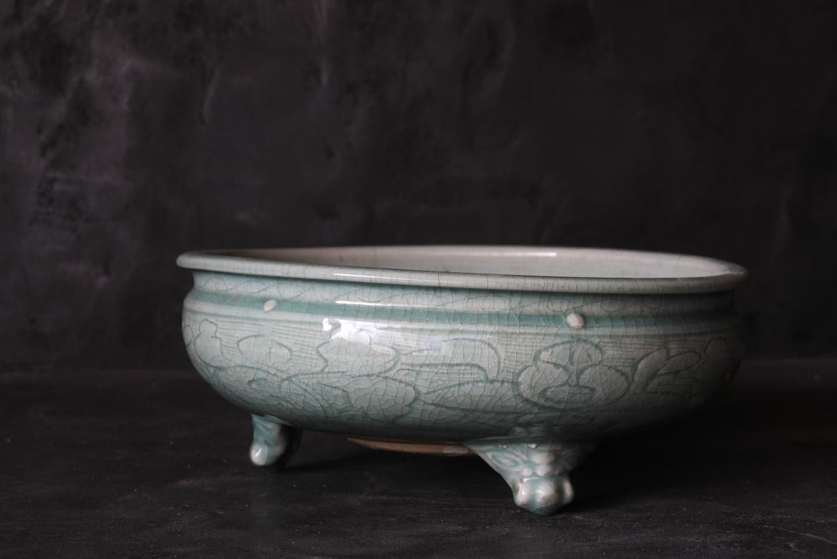 Celadon Incense Burner with Peony Arabesque Design/Chinese Antique/14th-17th C For Sale 3