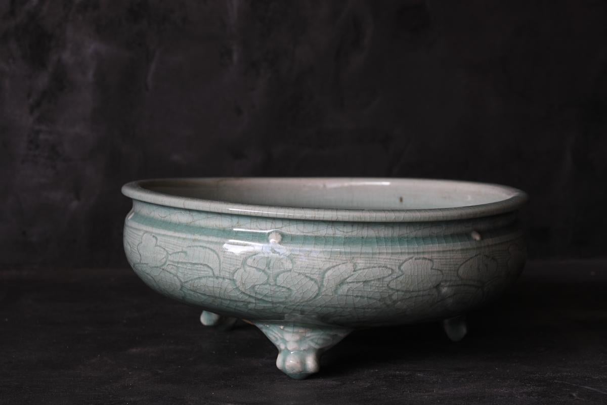 Celadon Incense Burner with Peony Arabesque Design/Chinese Antique/14th-17th C For Sale 4