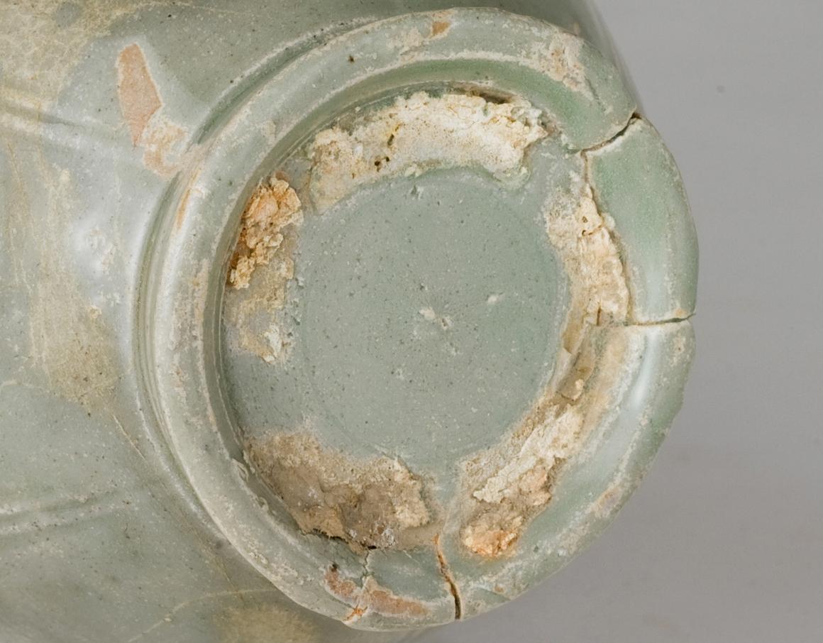 Celadon Vase, Five Dynasties or Northern Song dynasty, 10th-11th Century For Sale 2