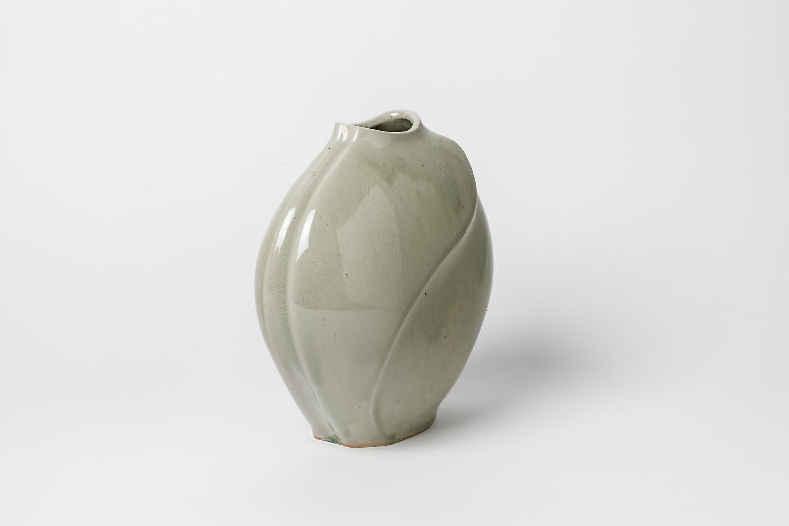 Mid-Century Modern Vase en céramique céladon et porcelaine abstraite du XXe siècle, par Askett French Design en vente