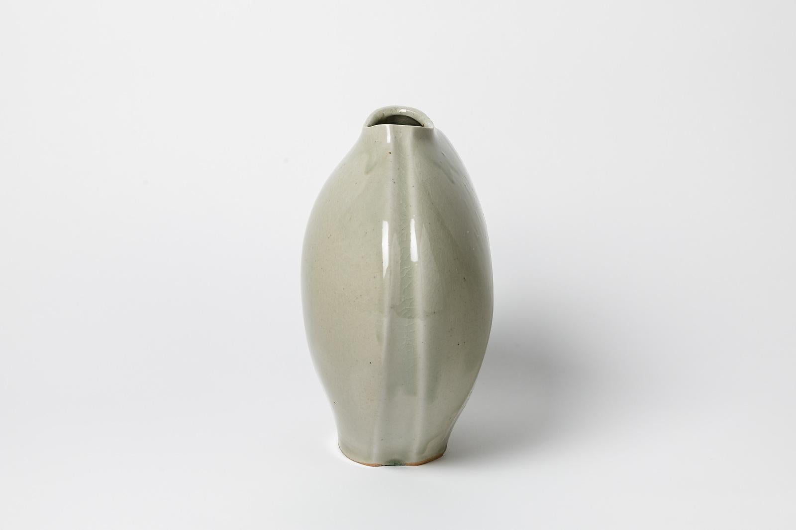Français Vase en céramique céladon et porcelaine abstraite du XXe siècle, par Askett French Design en vente