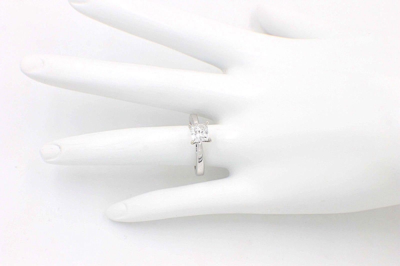 Celebration Diamond Engagement Ring Princess 0.97 CTS H SI1 18 Karat White Gold For Sale 2