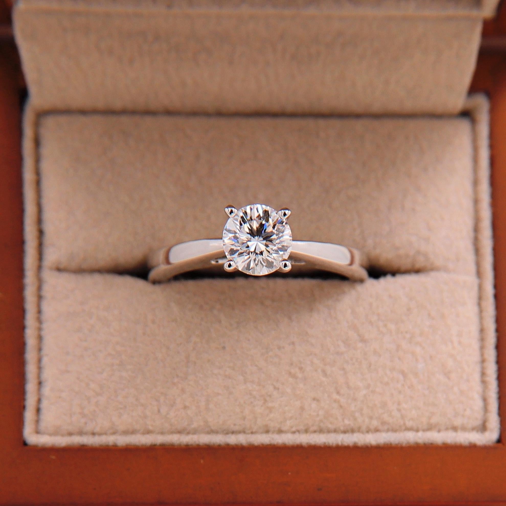 Celebration Diamond Engagement Ring Round 0.97 Carat D SI2 18 Karat White Gold For Sale 2