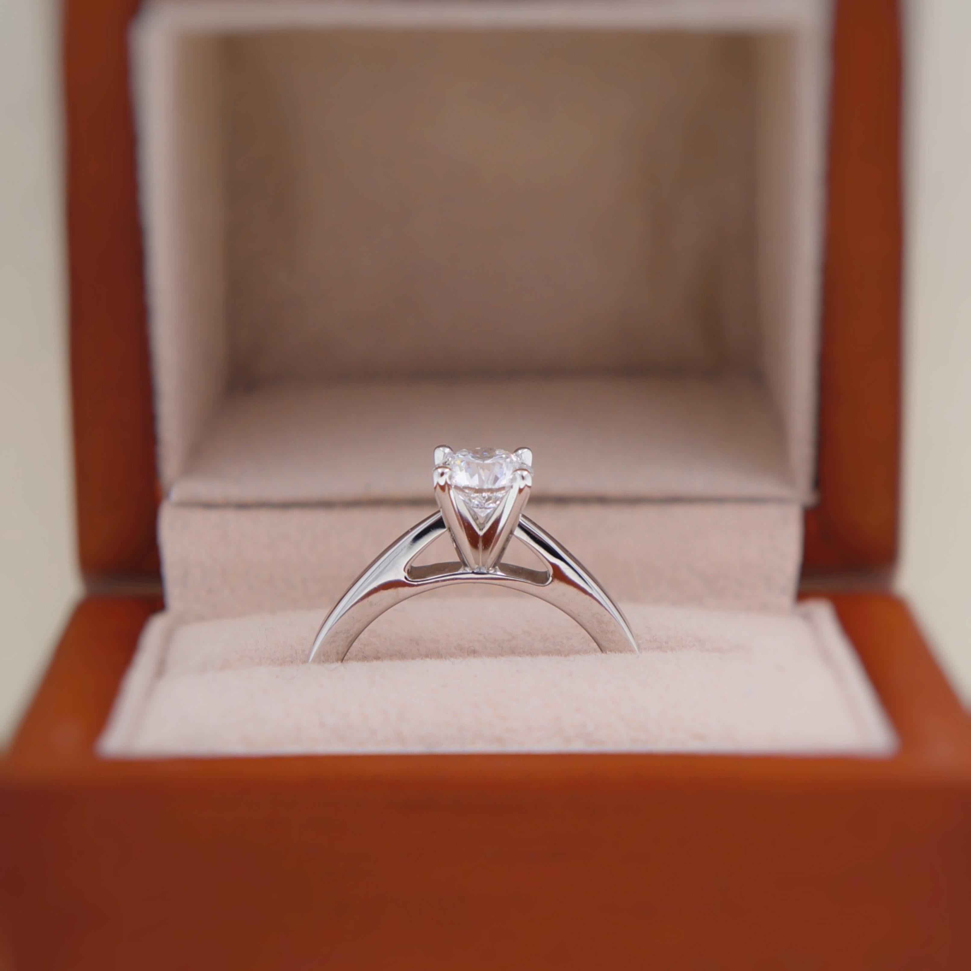 Celebration Diamond Engagement Ring Round 0.97 Carat D SI2 18 Karat White Gold For Sale 7