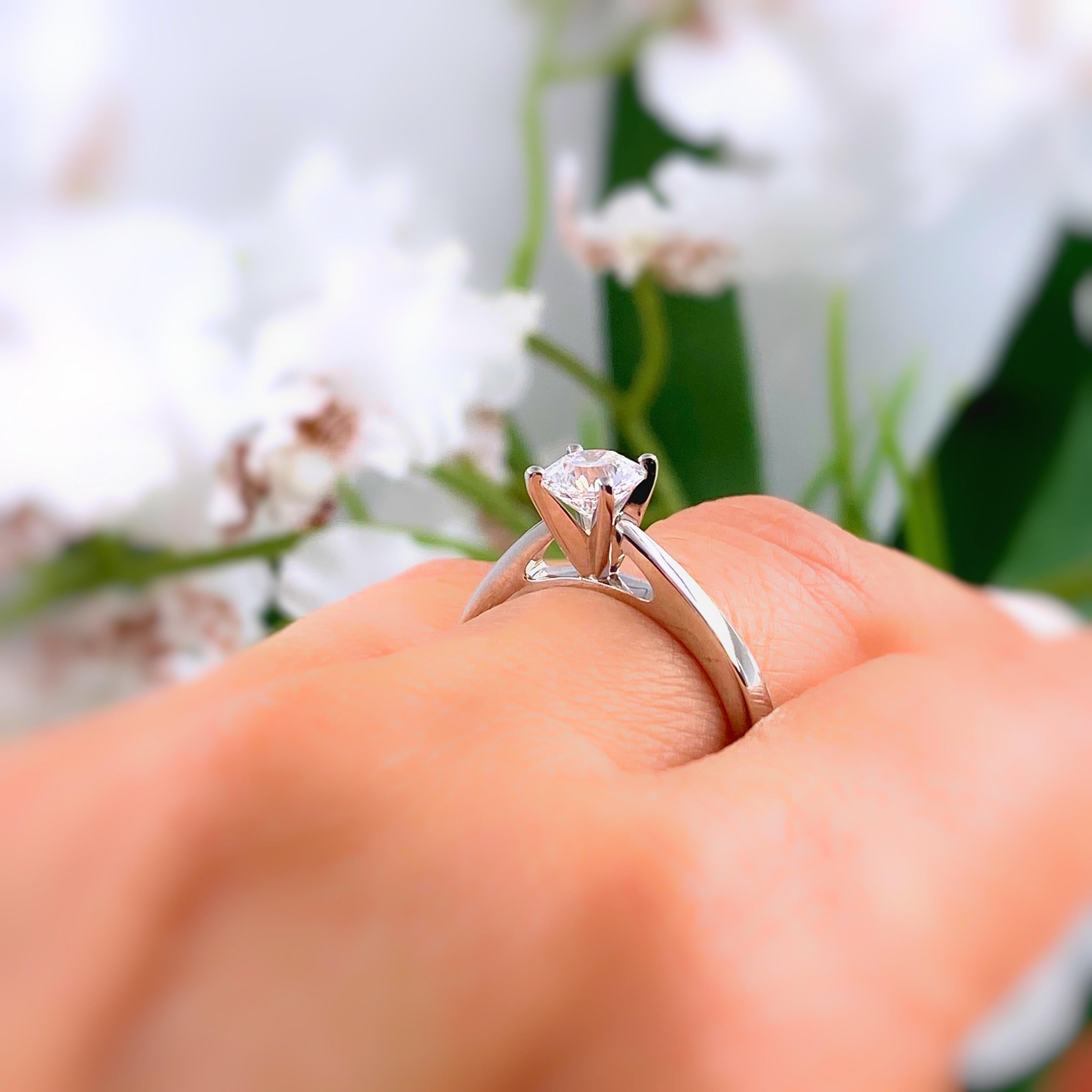 Celebration Diamond Engagement Ring Round 0.97 Carat D SI2 18 Karat White Gold For Sale 9