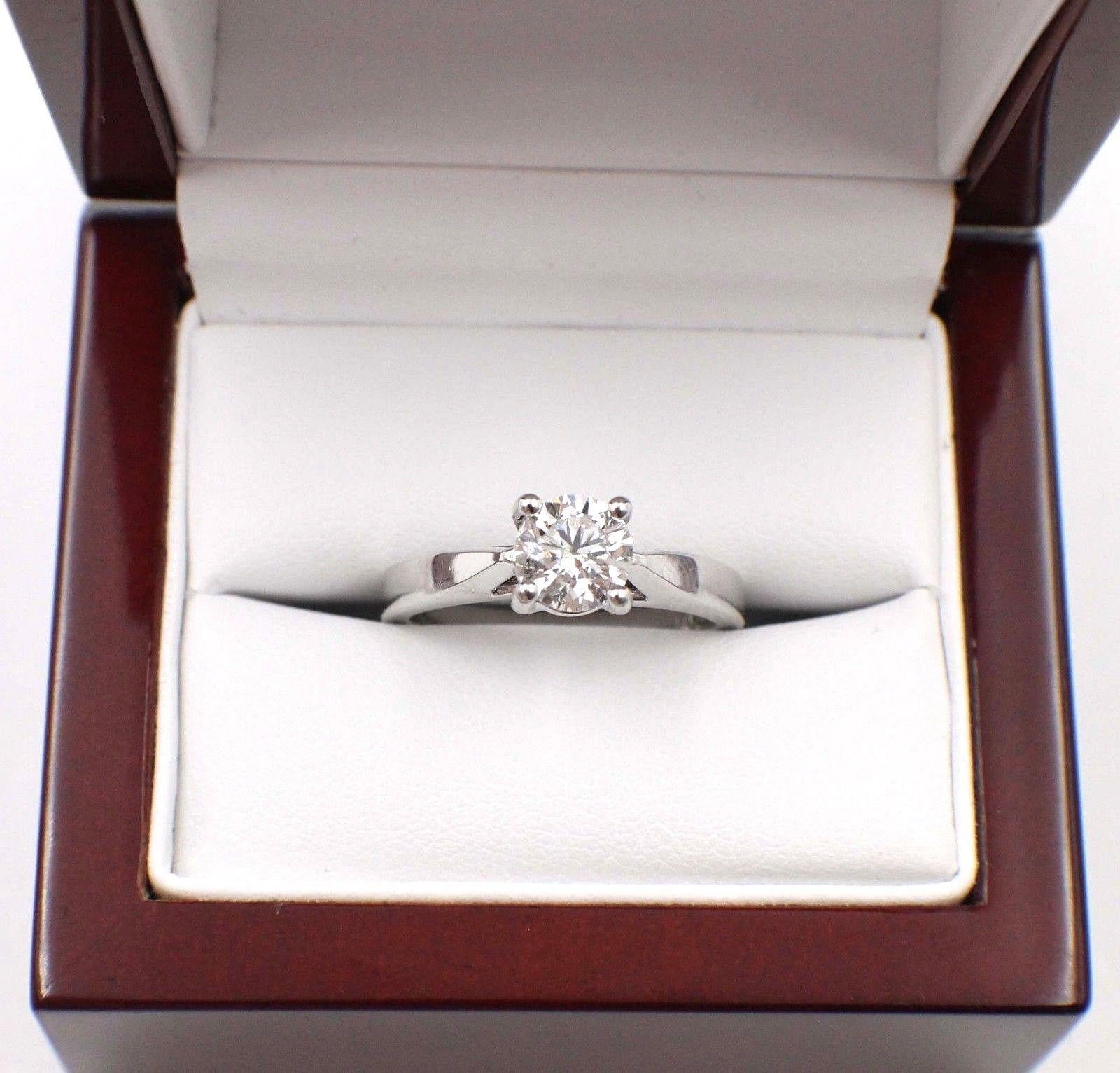 Bague de fiançailles de célébration en or blanc 14 carats avec diamant taille ronde idéale de 0,98 carat I I1 en vente 6