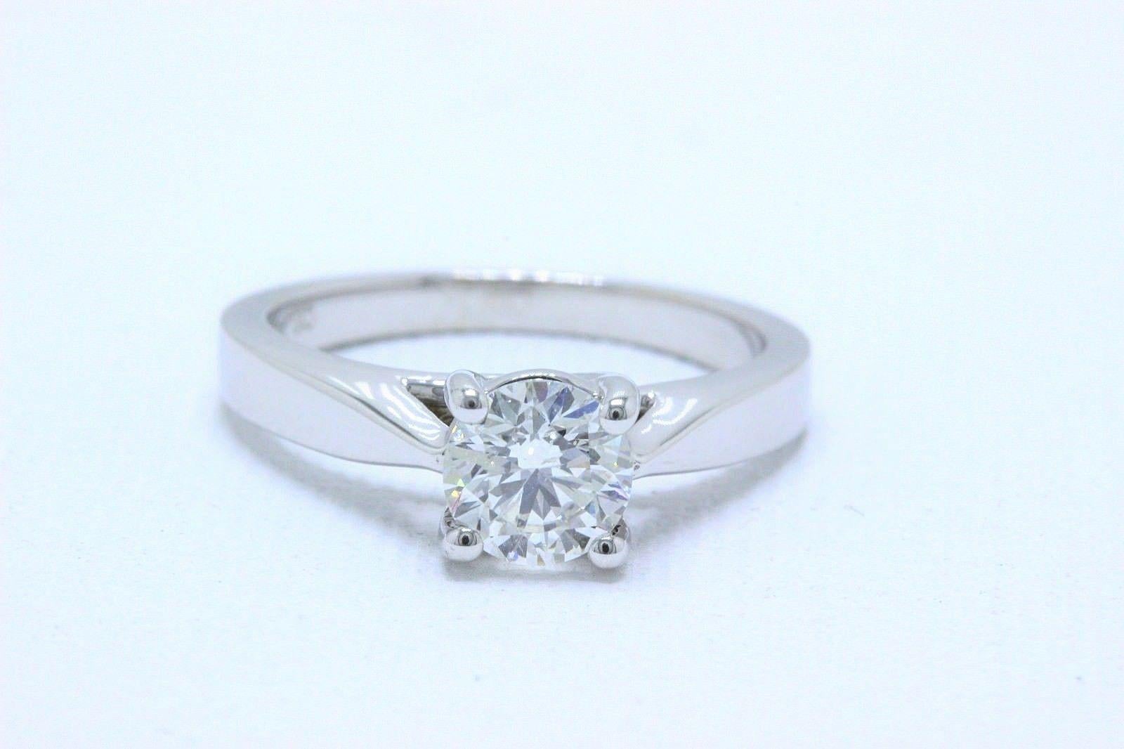 Bague de fiançailles de célébration en or blanc 14 carats avec diamant taille ronde idéale de 0,98 carat I I1 Pour femmes en vente