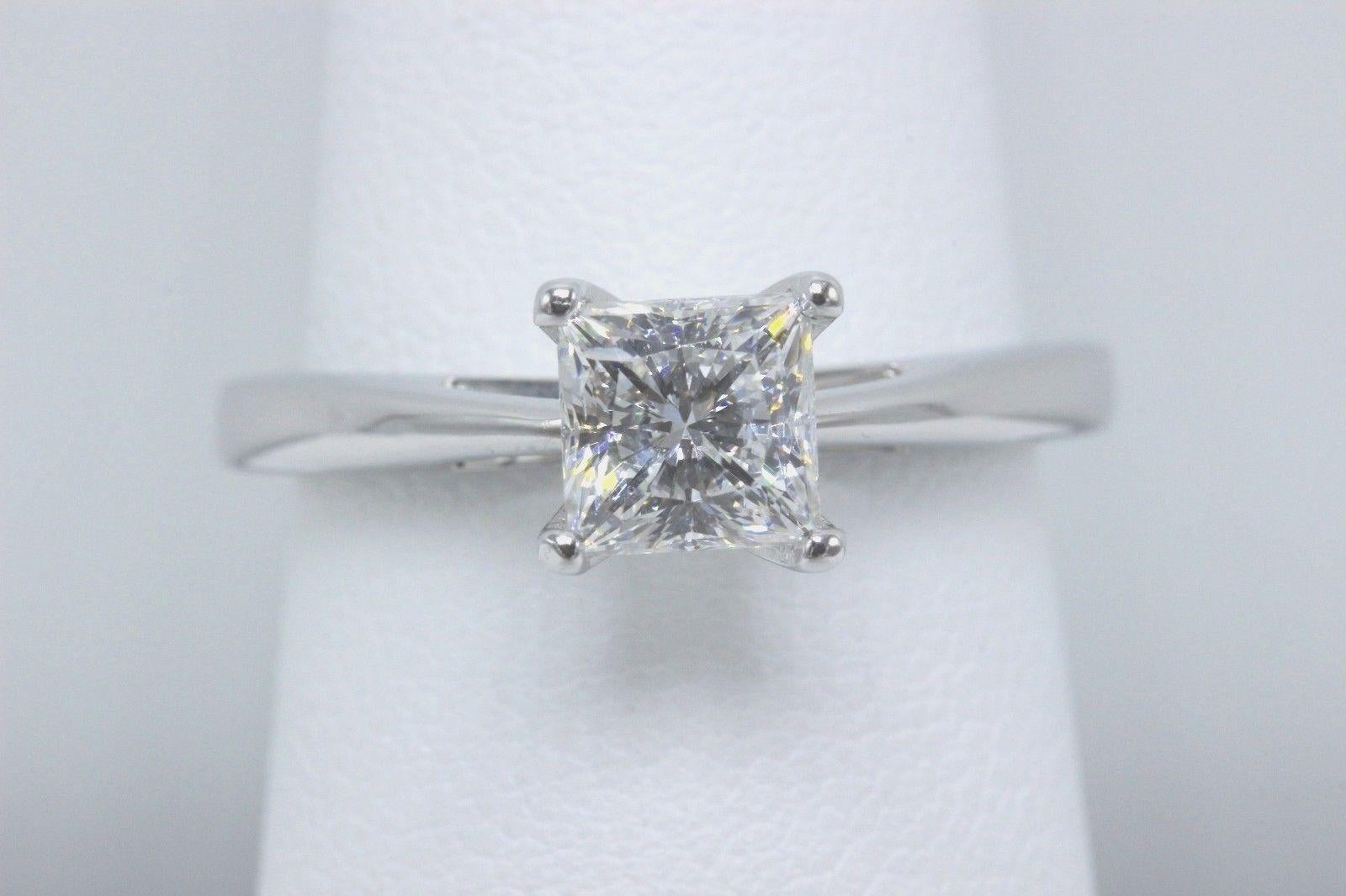 Bague de célébration en or blanc 18 carats avec diamant taille princesse de 0,97 carat G SI2 Excellent état - En vente à San Diego, CA