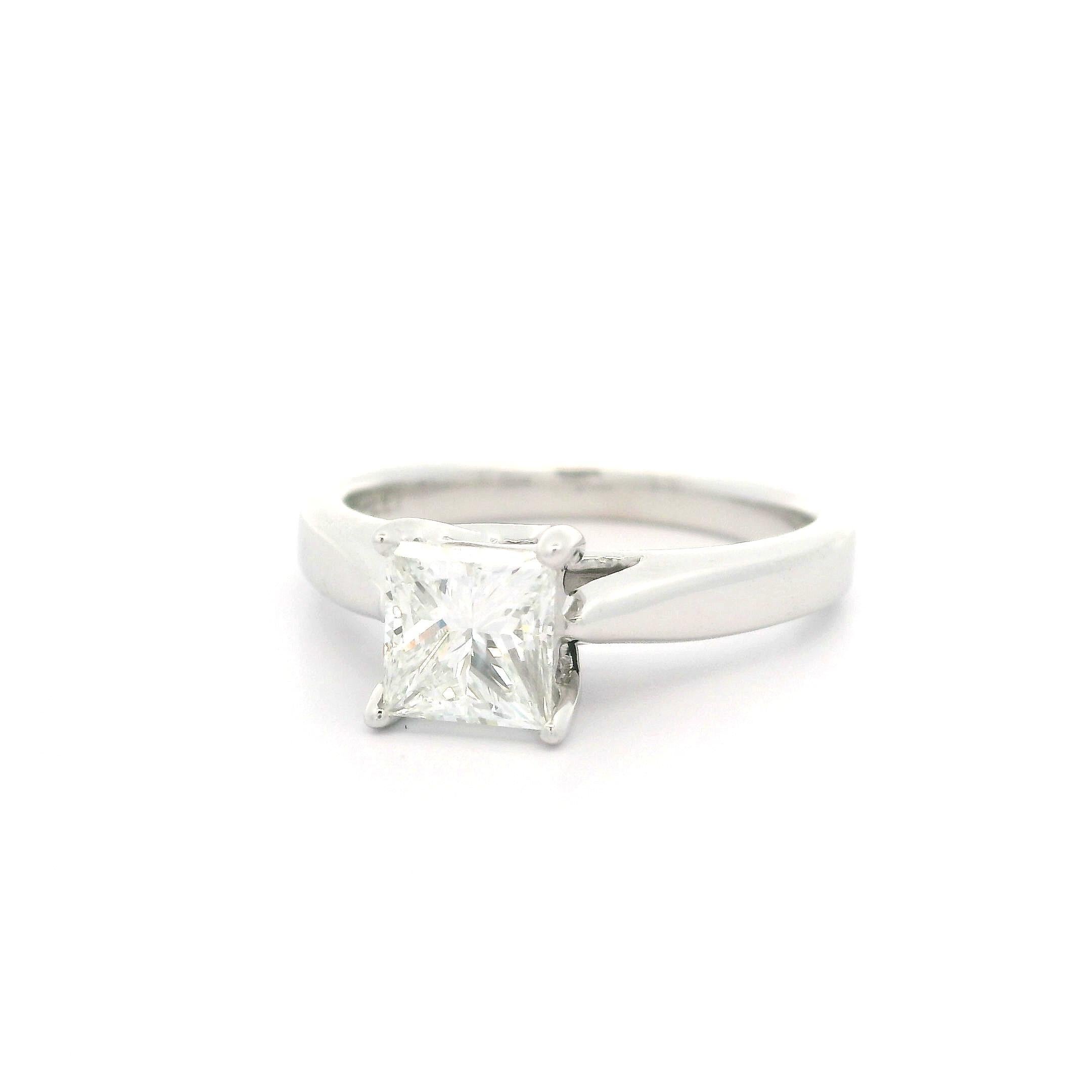 Celebration Diamond Bague solitaire en or 14k GIA .98ct Princess Cut F SI2 Diamond Solitaire Ring en vente 8
