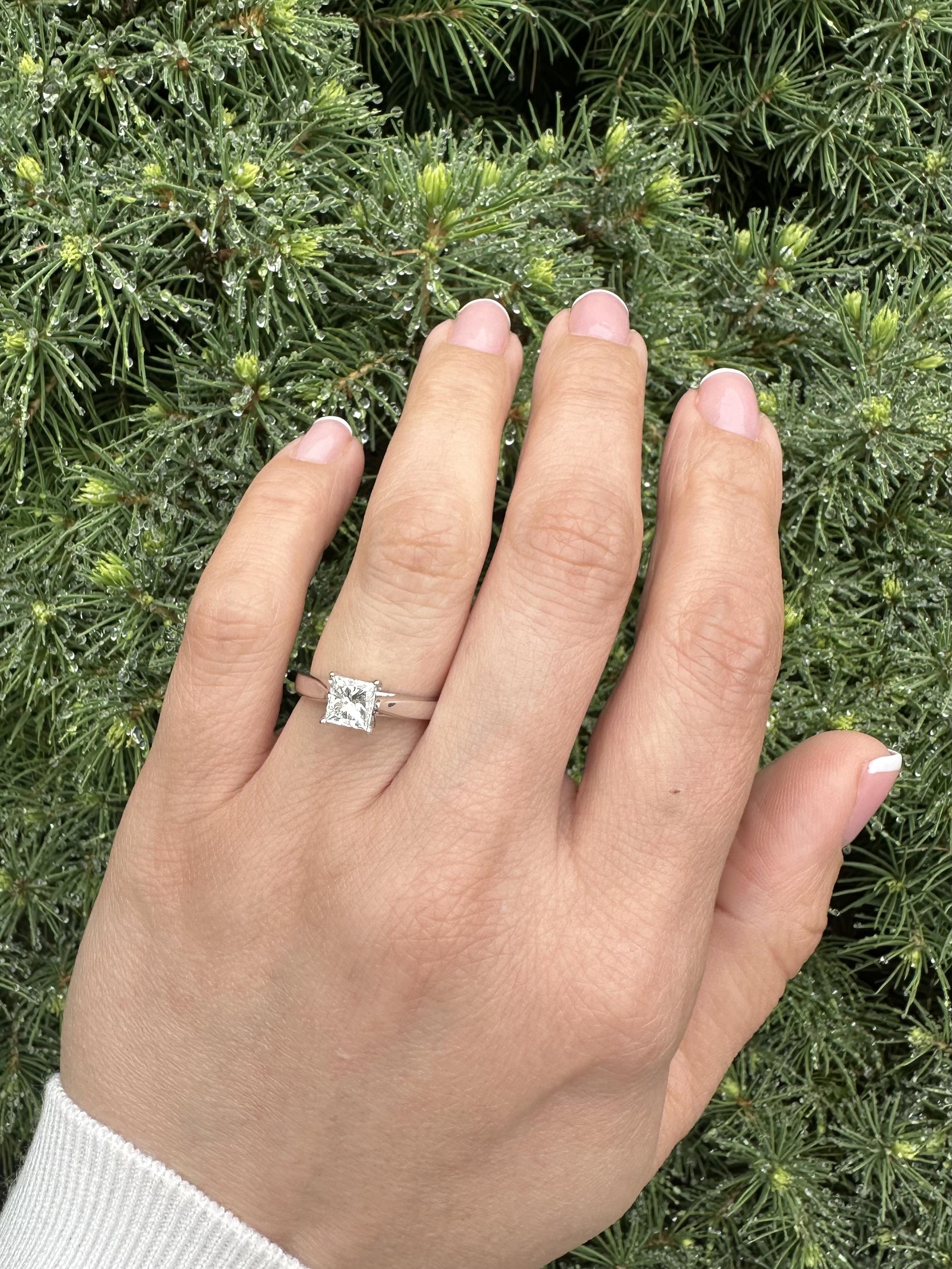 Taille princesse Celebration Diamond Bague solitaire en or 14k GIA .98ct Princess Cut F SI2 Diamond Solitaire Ring en vente