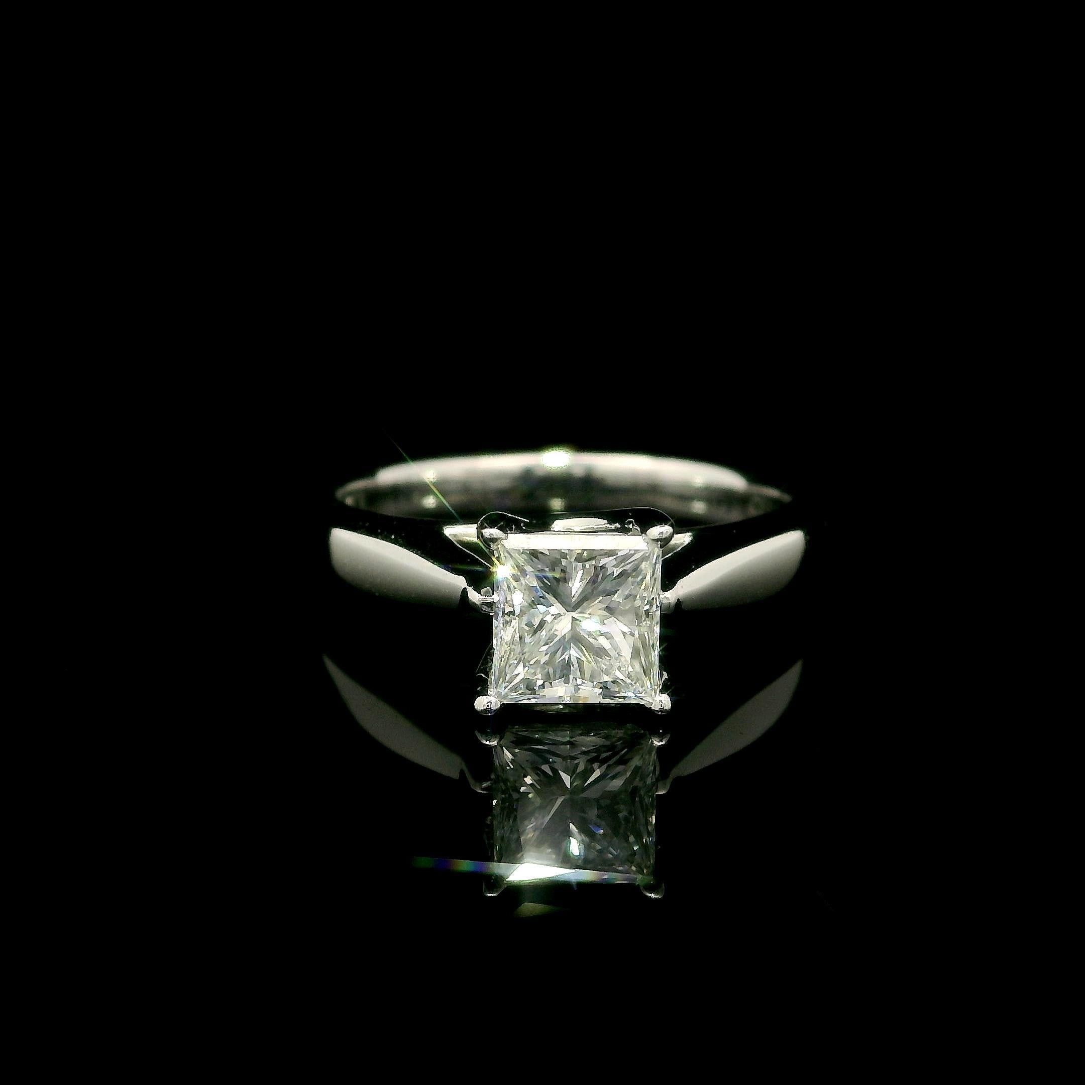Celebration Diamond Bague solitaire en or 14k GIA .98ct Princess Cut F SI2 Diamond Solitaire Ring Pour femmes en vente
