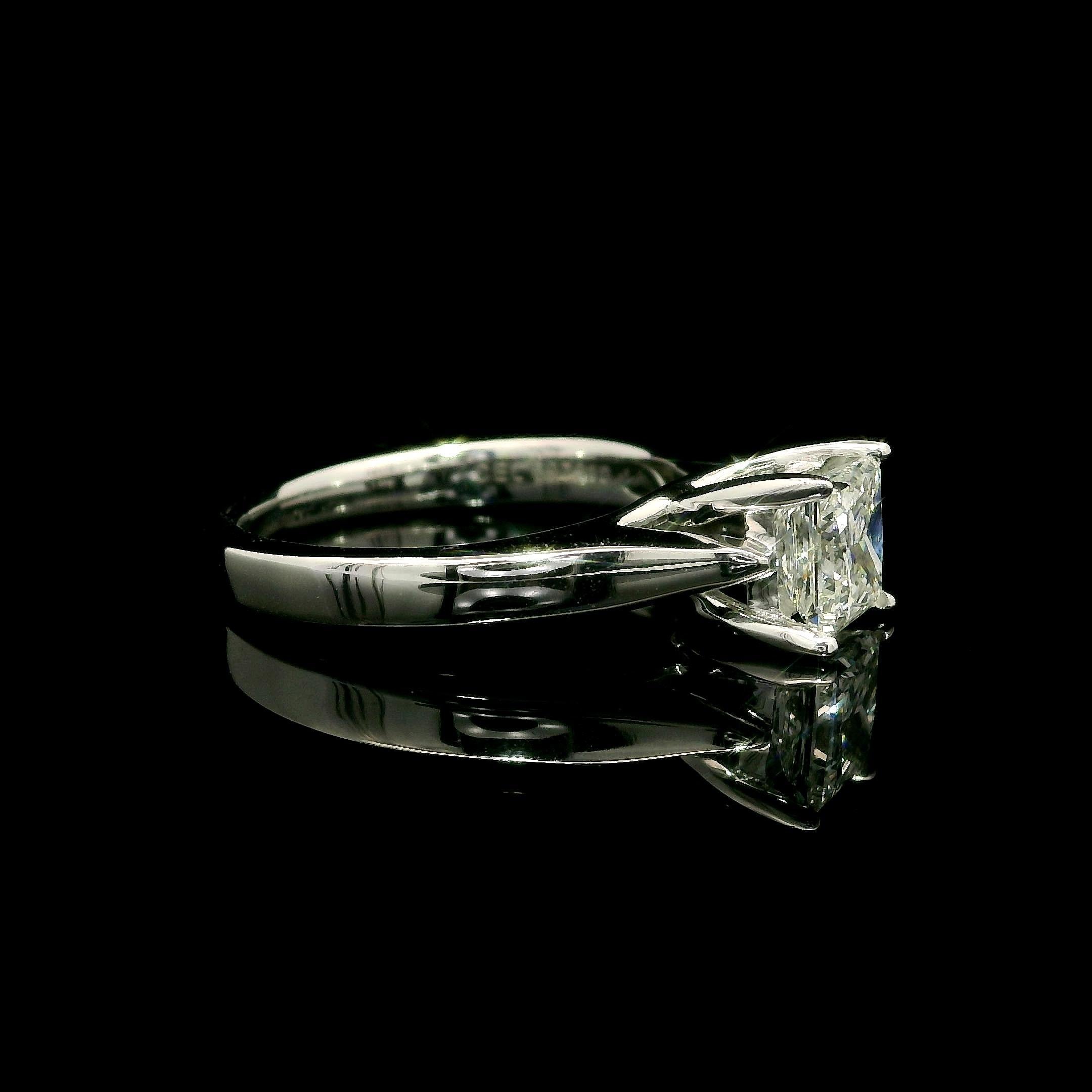 Celebration Diamond Bague solitaire en or 14k GIA .98ct Princess Cut F SI2 Diamond Solitaire Ring en vente 2