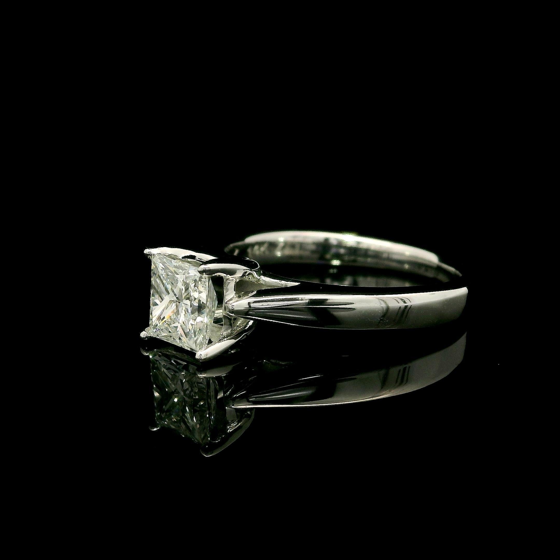 Celebration Diamond Bague solitaire en or 14k GIA .98ct Princess Cut F SI2 Diamond Solitaire Ring en vente 3