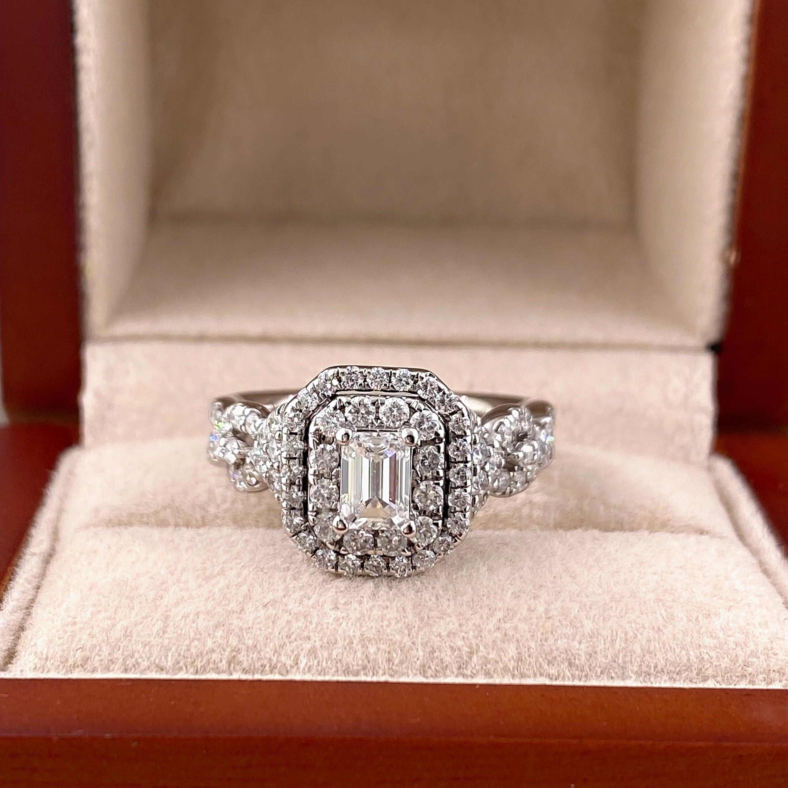 Celebration Grand Ideal 1/2 Tcw Smaragd-Diamant-Verlobungsring mit Rahmen 14kt WG für Damen oder Herren