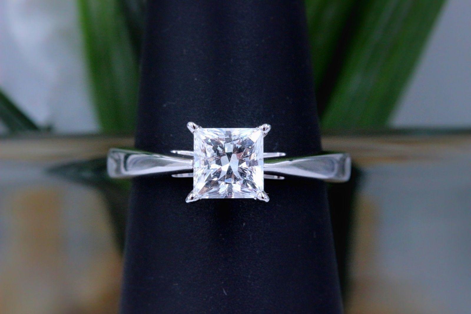 18 carat white gold 1 carat diamond engagement ring