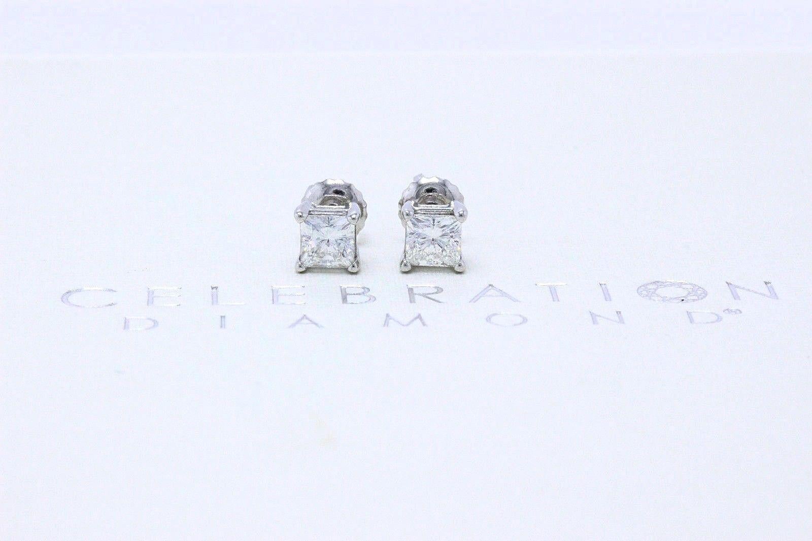 Clous d'oreilles de célébration en or blanc 18 carats avec diamants taille princesse 0,98 carat TCW et certificat Excellent état - En vente à San Diego, CA
