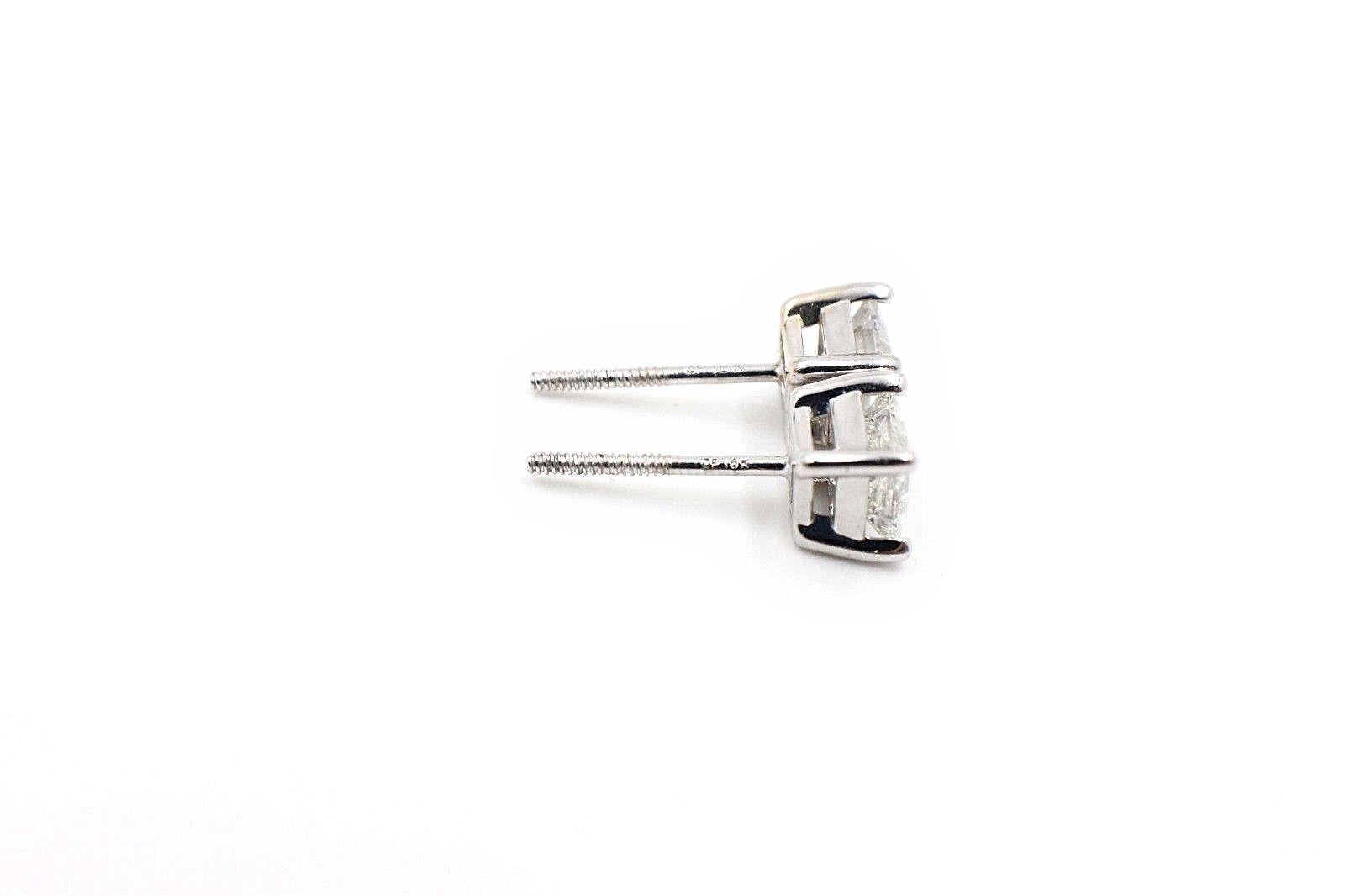Clous d'oreilles de célébration en or blanc 18 carats avec diamants taille princesse 0,98 carat TCW et certificat Unisexe en vente