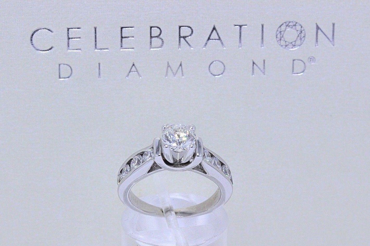Bague de fiançailles de célébration en or blanc 18 carats avec diamants ronds de 1,46 carat en vente 1