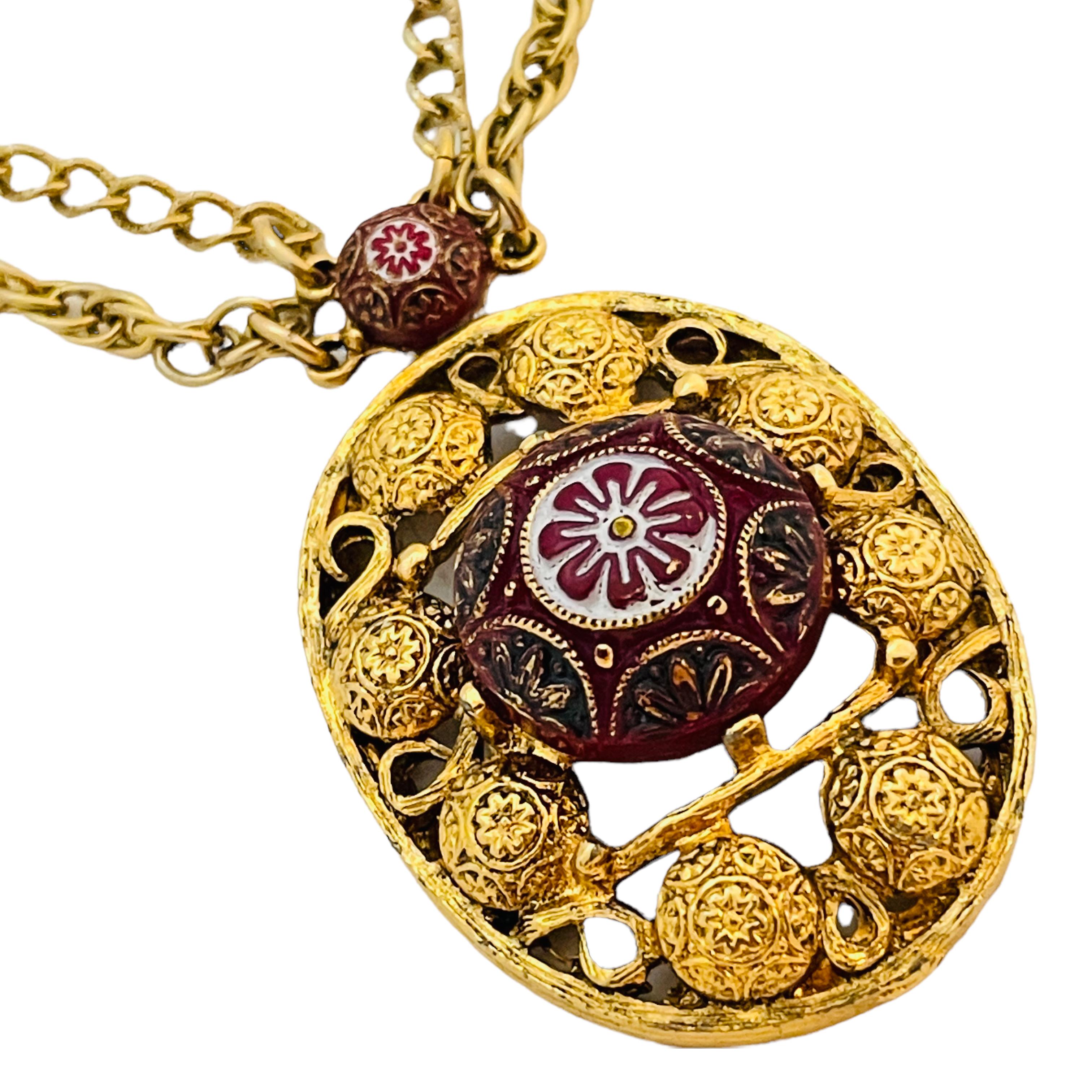 Collana firmata CELEBRITY NY con smalto d'oro vintage e penzoloni in vendita 2