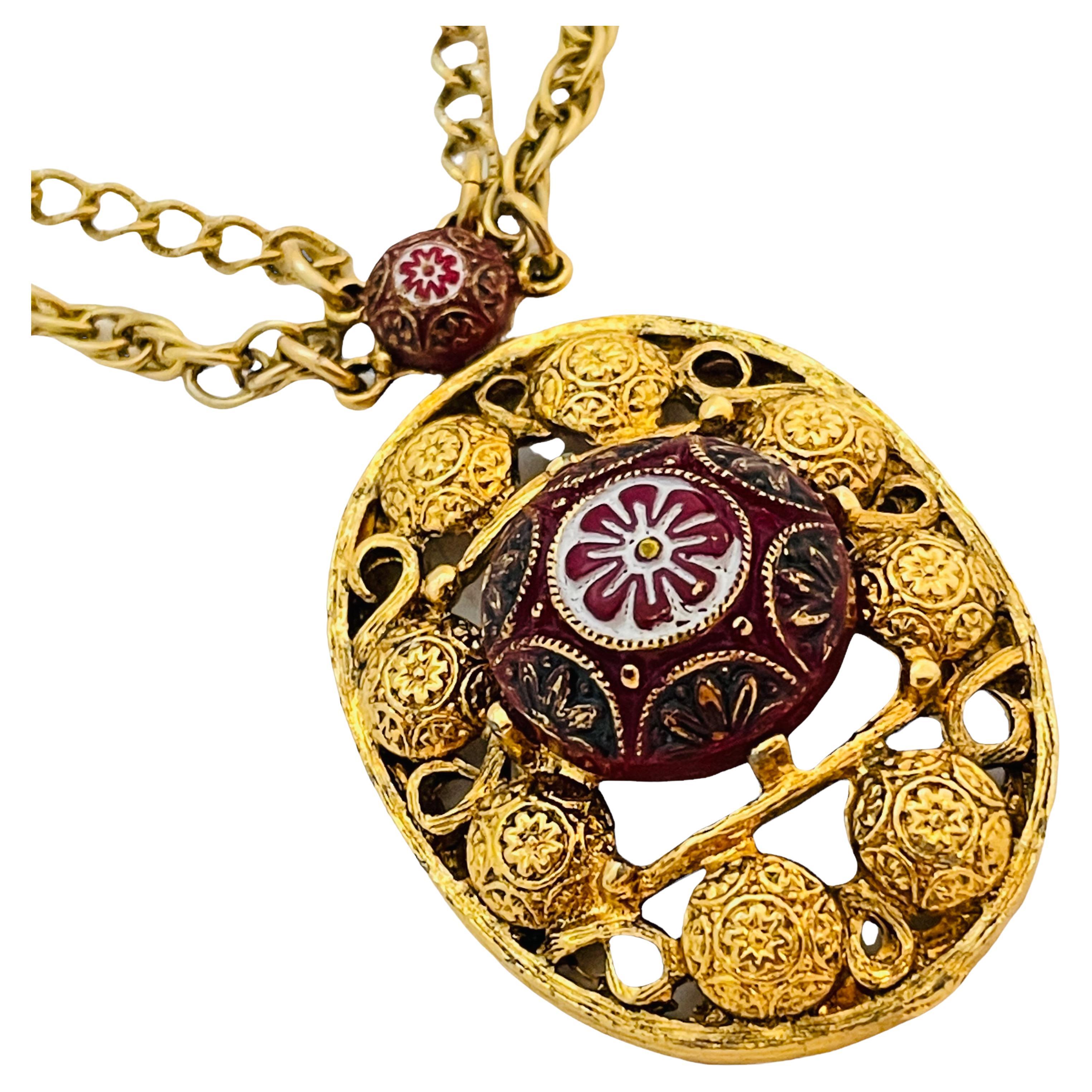 Collana firmata CELEBRITY NY con smalto d'oro vintage e penzoloni in vendita