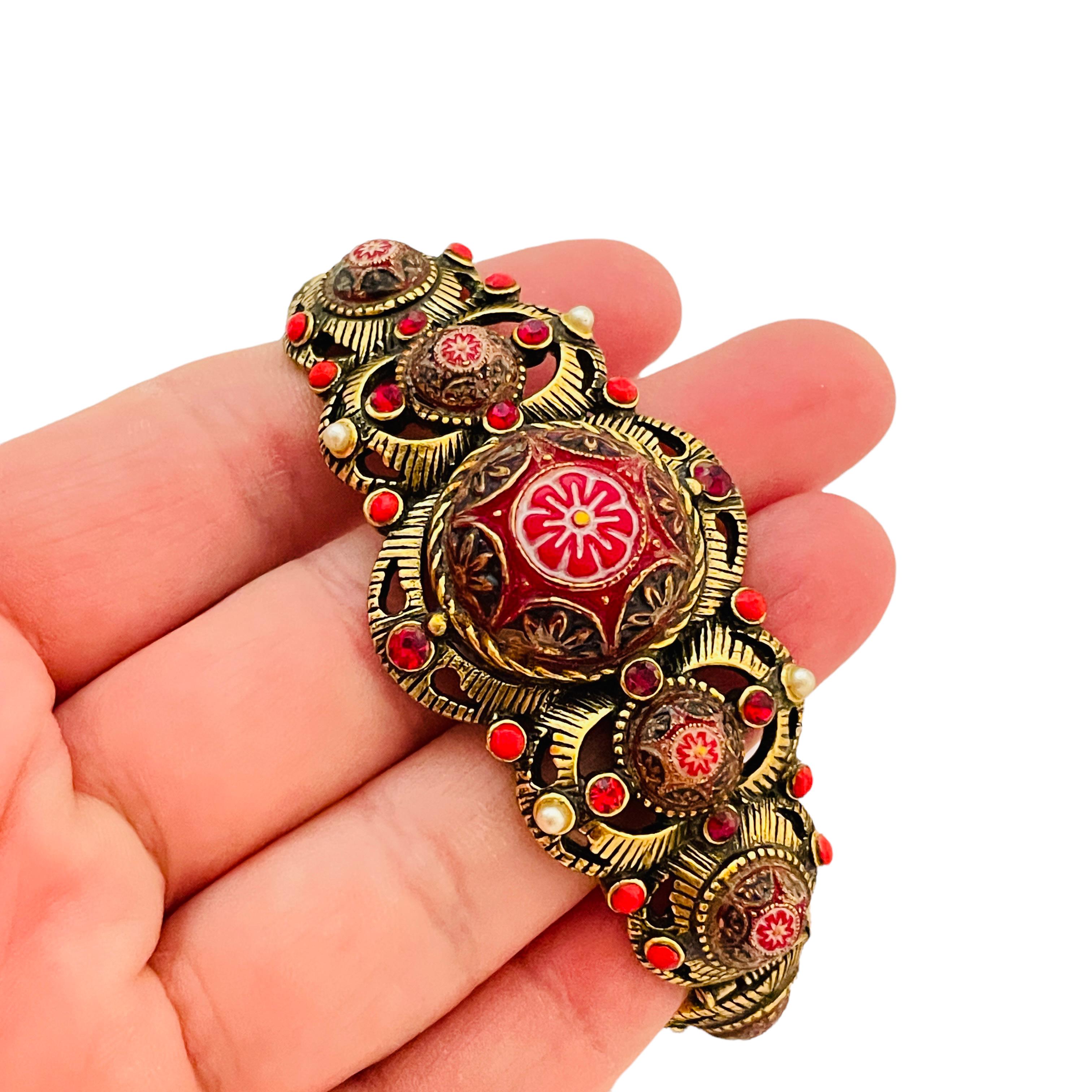 DETTAGLI

- non firmato CELEBRITY NY 

- tono oro con smalto

- bracciale vintage di design
  

MISURE  

-

CONDIZIONE

-  ottime condizioni vintage con minimi segni di usura 

 Sku 32

❤️❤️   GIOIELLI DI DESIGN VINTAGE   ❤️❤️

❤️❤️  ALEXANDER'S