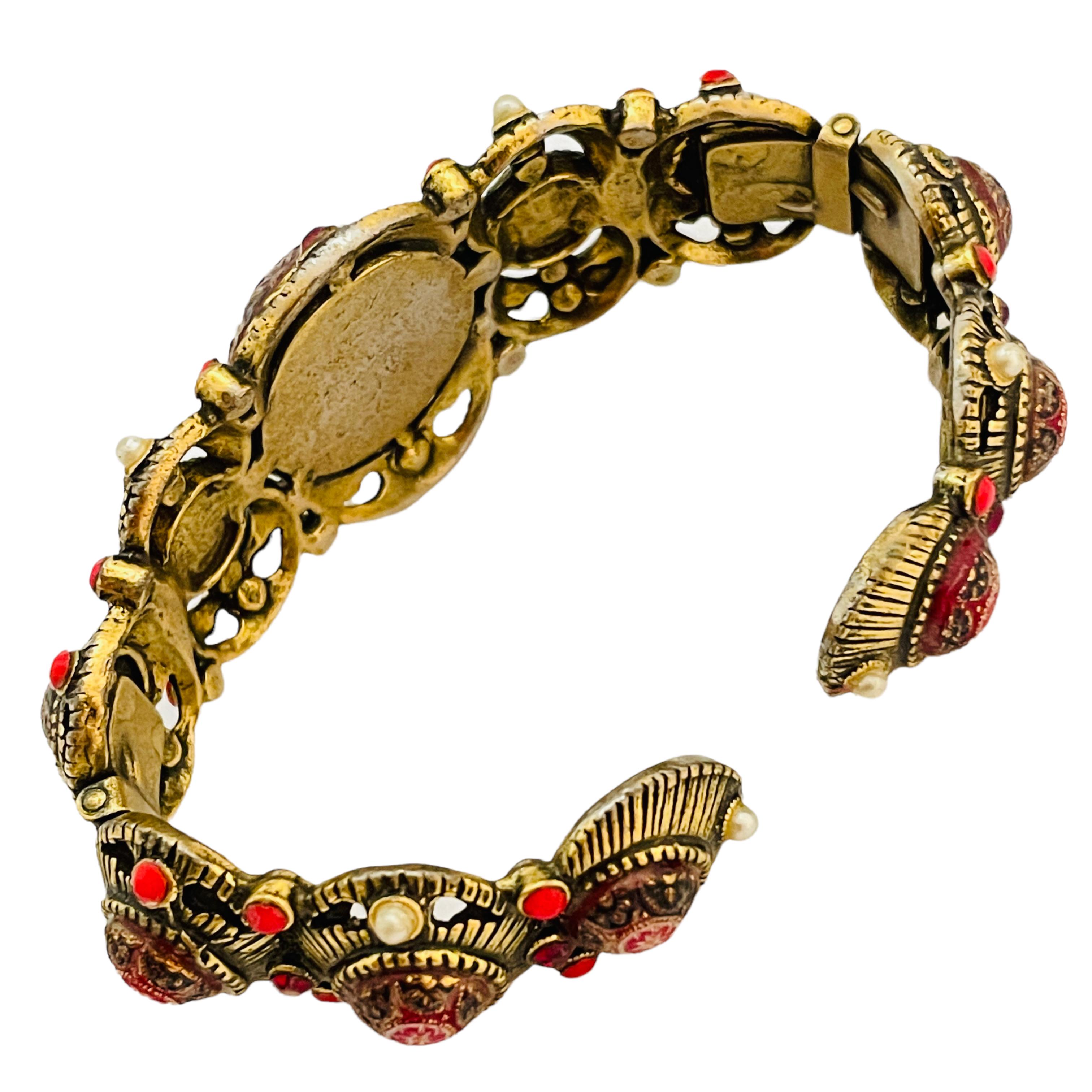 CELEBRITY NY braccialetto vintage con smalto d'oro e penzoloni di design In condizioni buone in vendita a Palos Hills, IL