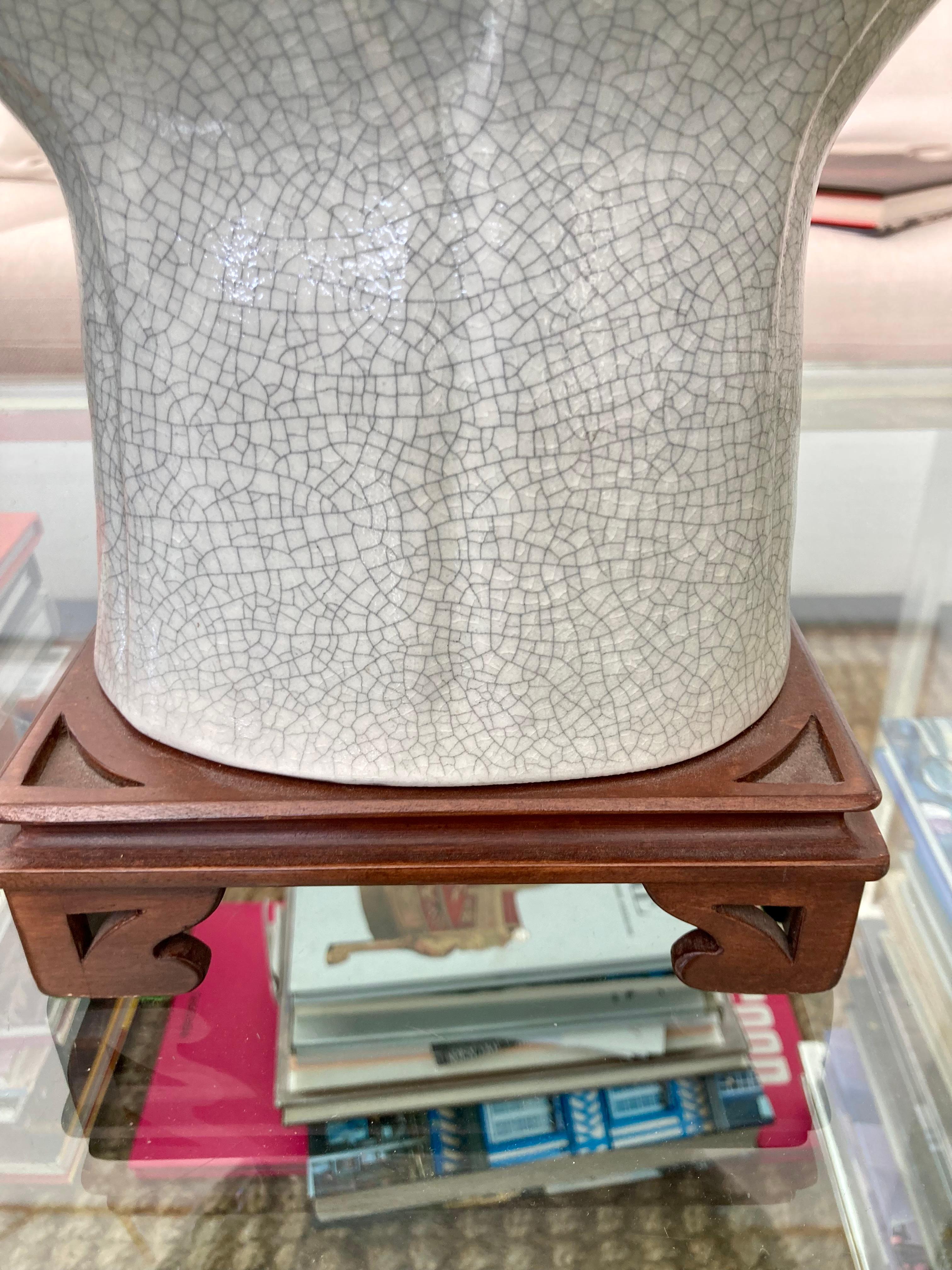 Paire de lampes de table asiatiques en céramique Celedon en vente 5