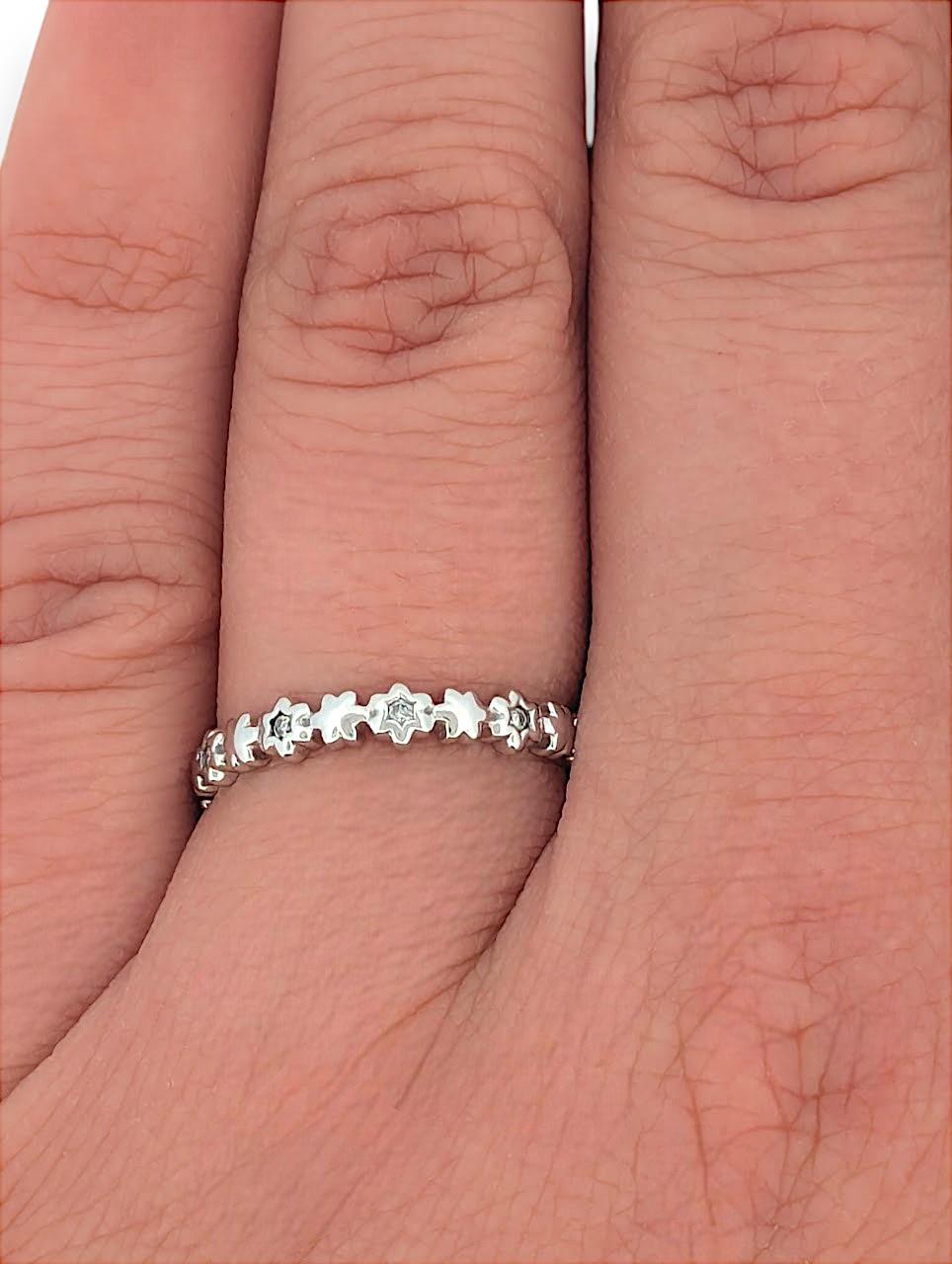 Celesta  10K White Gold Diamond Ring, 0.10 CT Diamond, Size 6.5 In New Condition For Sale In Greeneville, TN