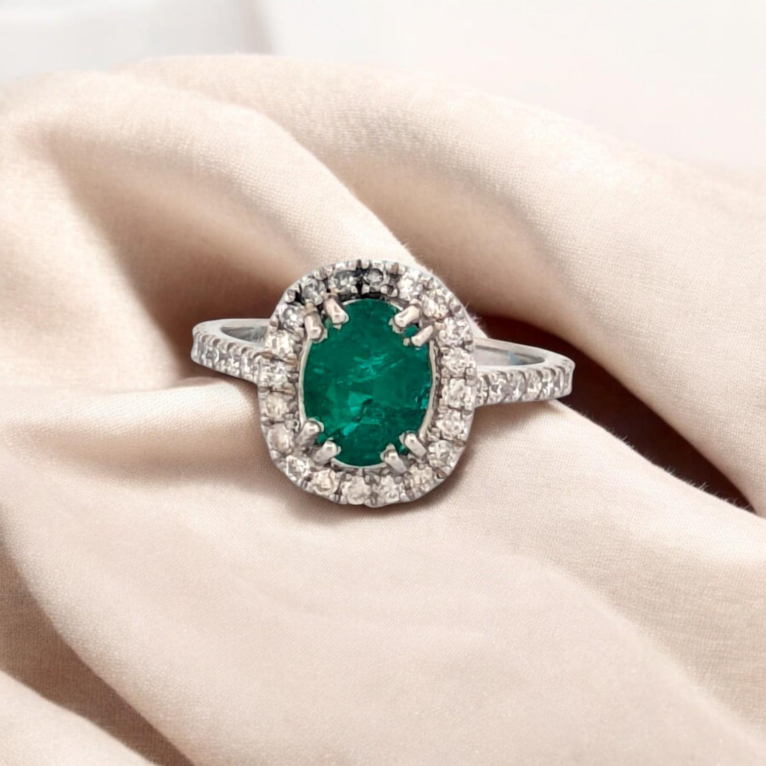 Square Cut Celeste  14K White Gold Ring With 1.00 CT Natural Oval Emerald, Size 7 For Sale