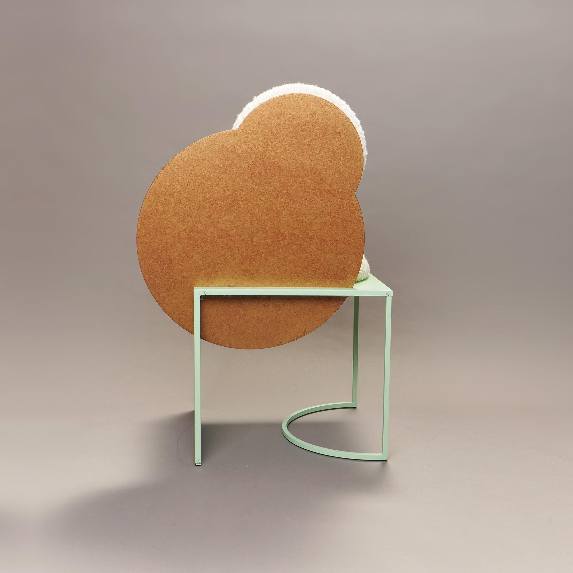 Celeste-Stuhl aus Boucle-Stoff, Messing und mintfarbenem Metall von Lara Bohinc (Britisch) im Angebot
