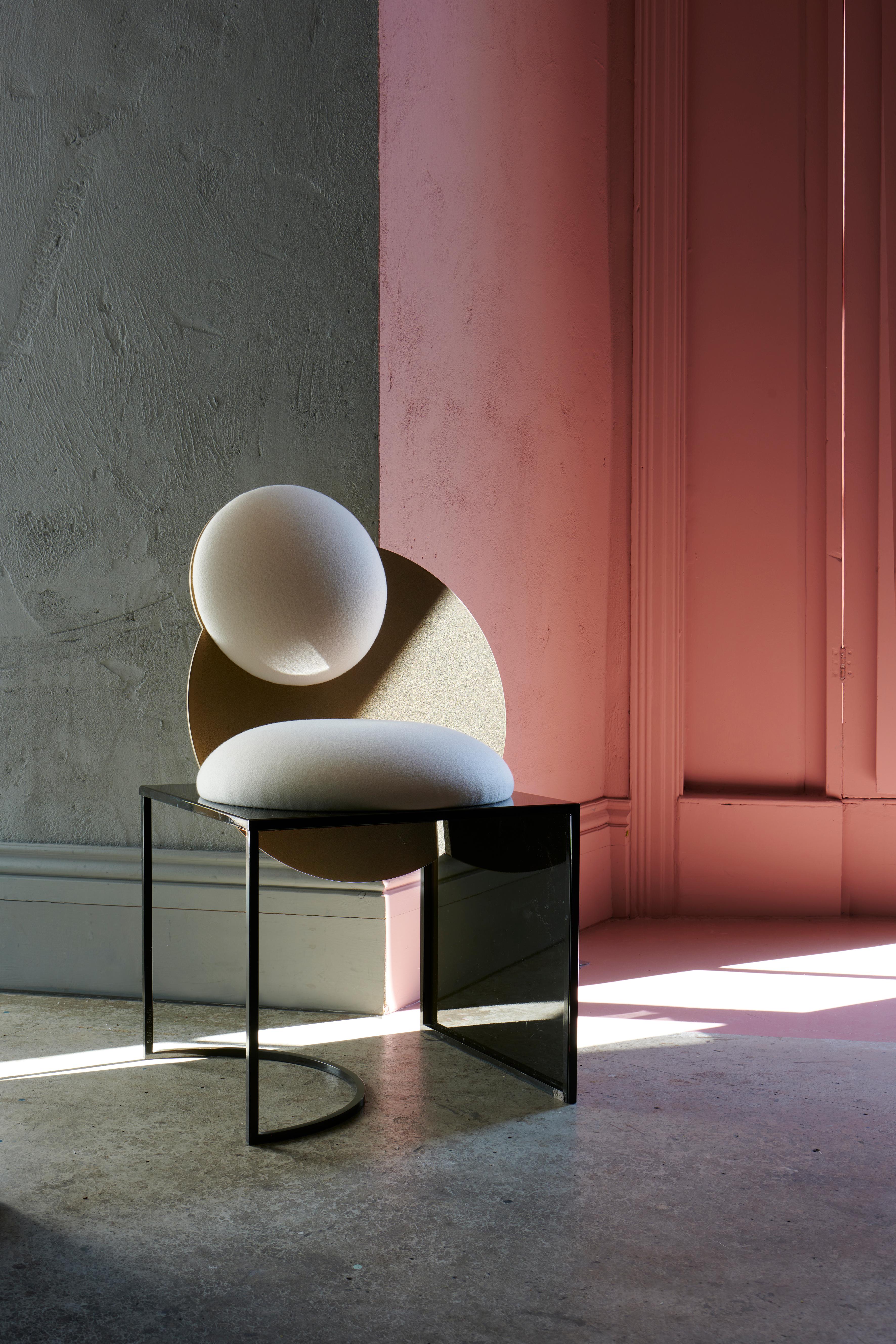 Celeste-Stuhl aus Boucle-Stoff, Messing und mintfarbenem Metall von Lara Bohinc (Wolle) im Angebot