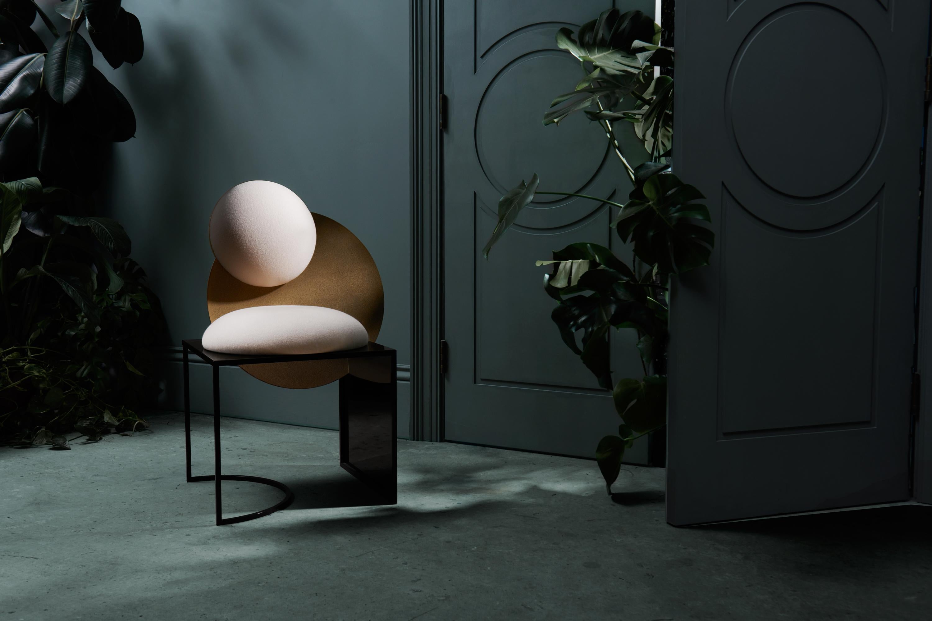 Silla Celeste de tela italiana de lana blanca y metal, por Lara Bohinc en venta 2