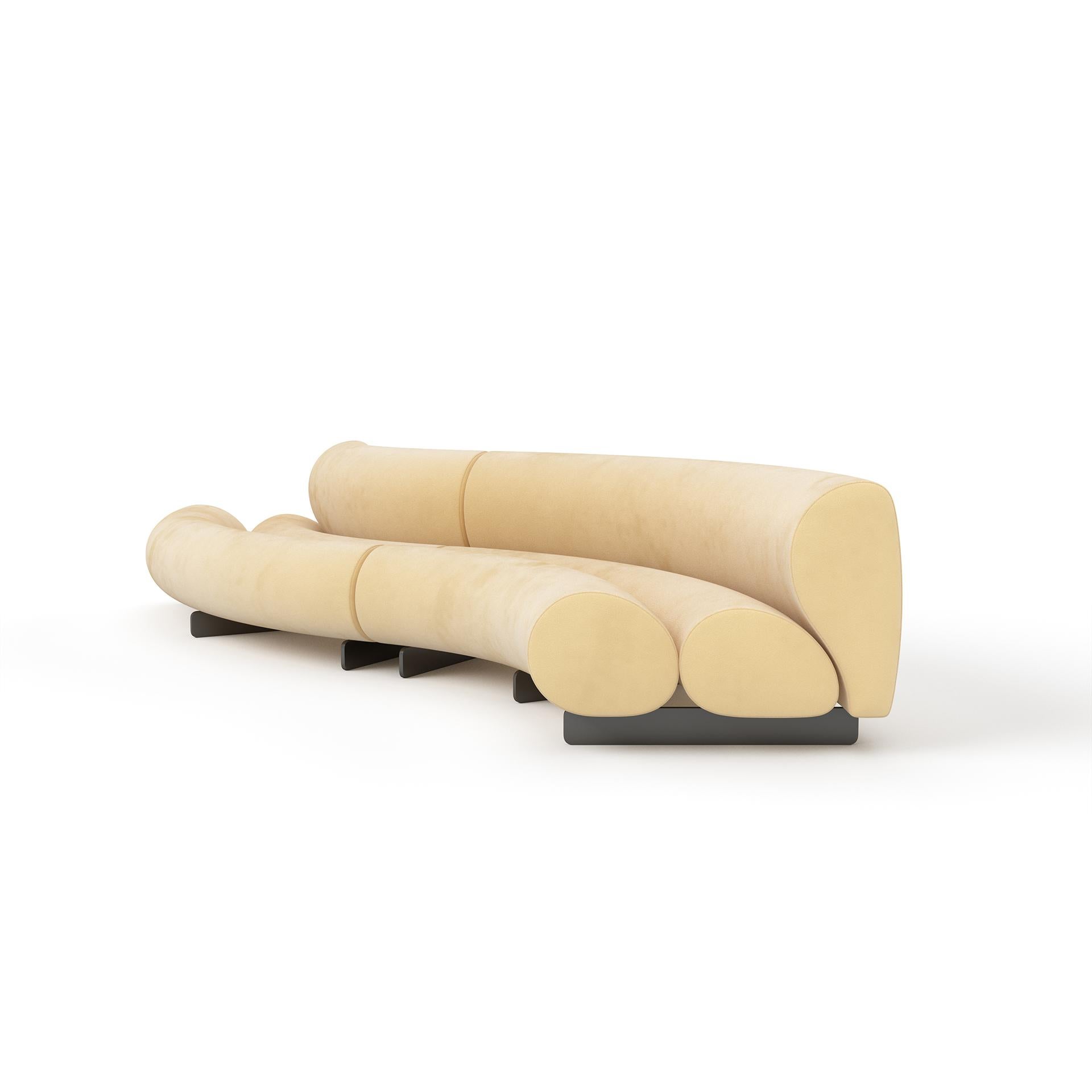 Das Celeste-Sofa bietet unbegrenzte Konfigurationsmöglichkeiten in geschwungenen und geraden Ausführungen, um Ihren Sitzbereich individuell zu gestalten. Hergestellt in Los Angeles.

 