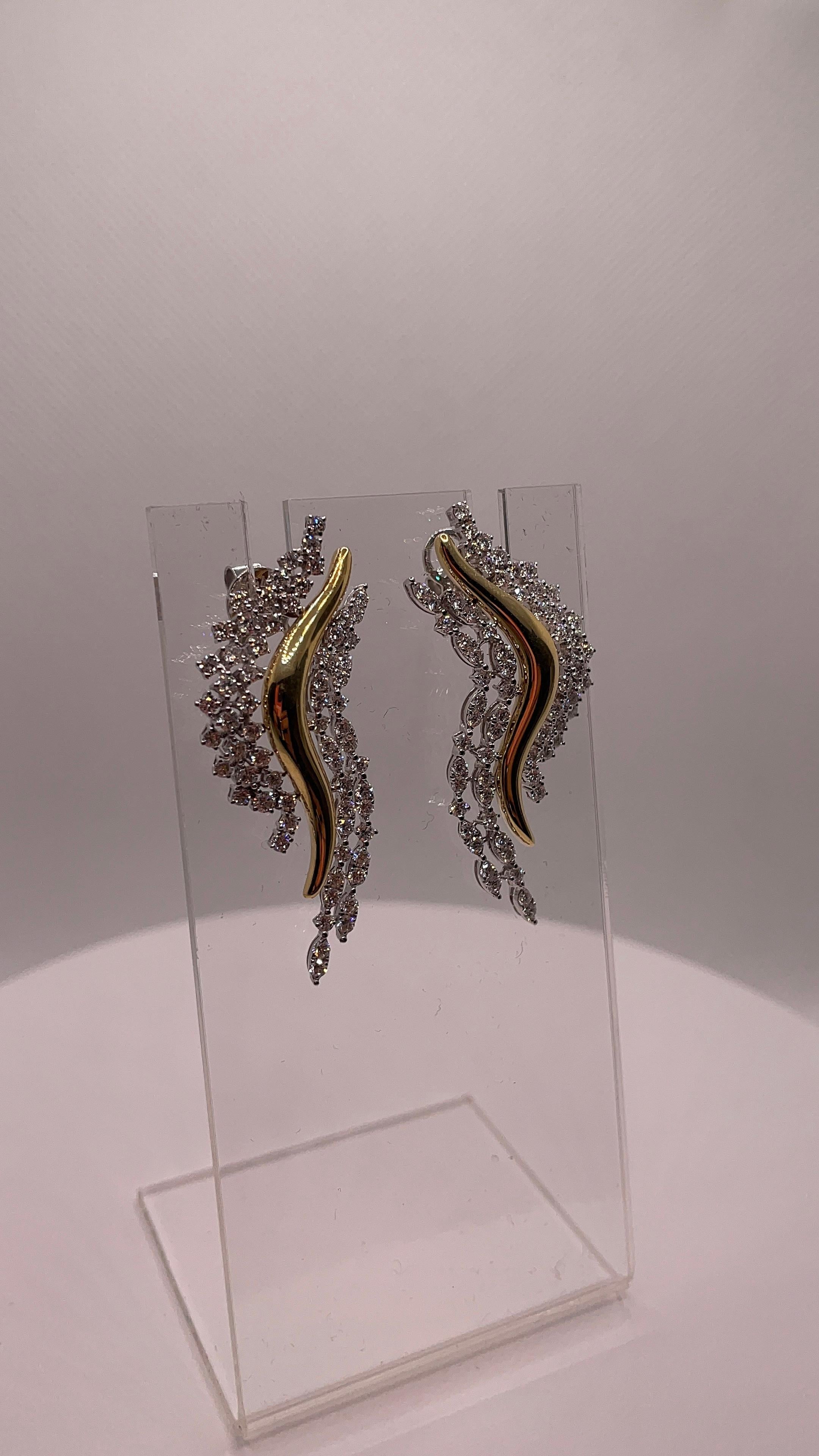 Celeste Flames Diamond and Yellow Gold Earrings For Sale 3