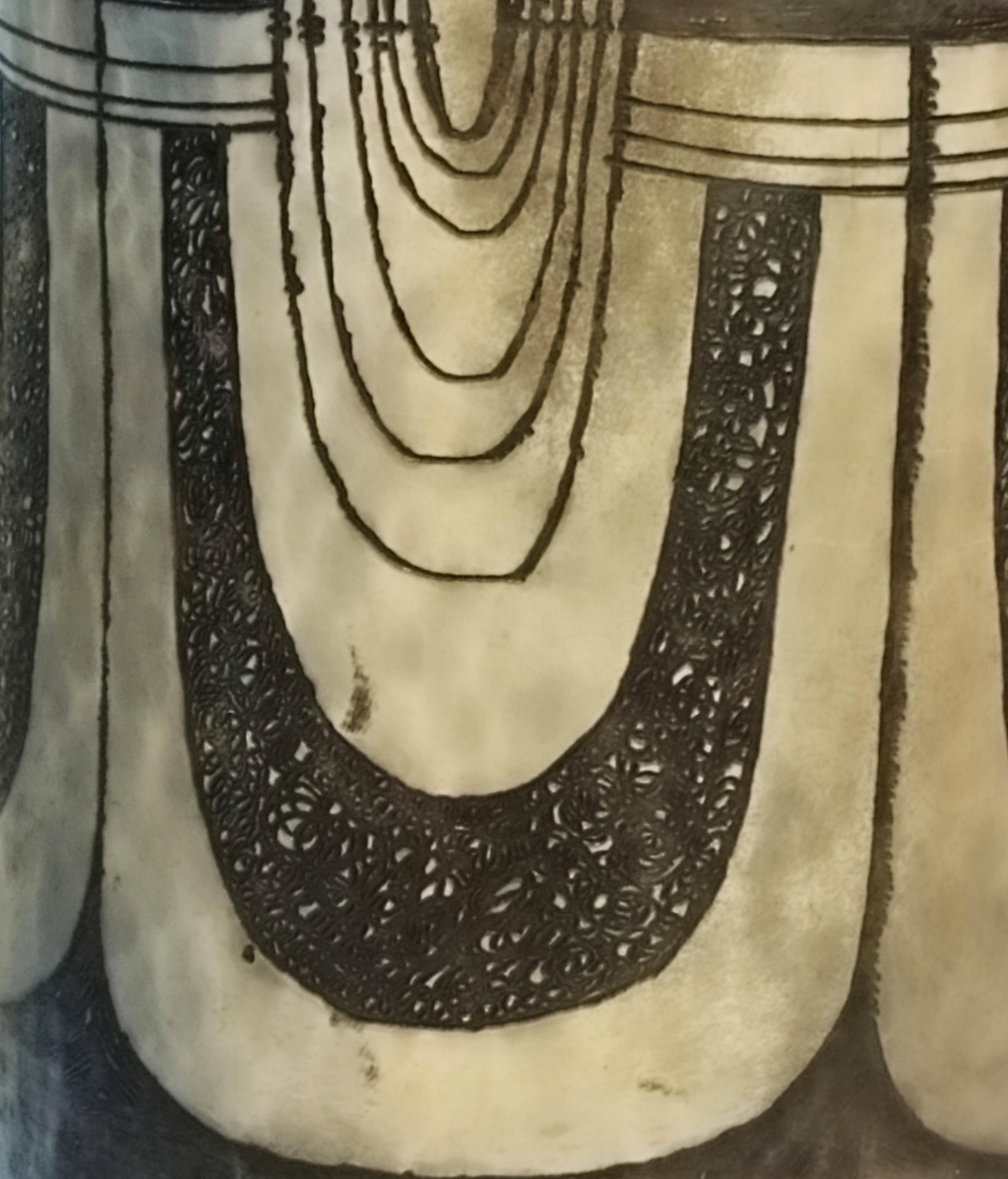 Seltener und skulpturaler Schirmständer aus versilbertem Metall, geprägt und ziseliert mit abstrakten Motiven, entworfen von Celeste Gallinaro für das Atelier Rasa des orfevres, Padua Italien 1970