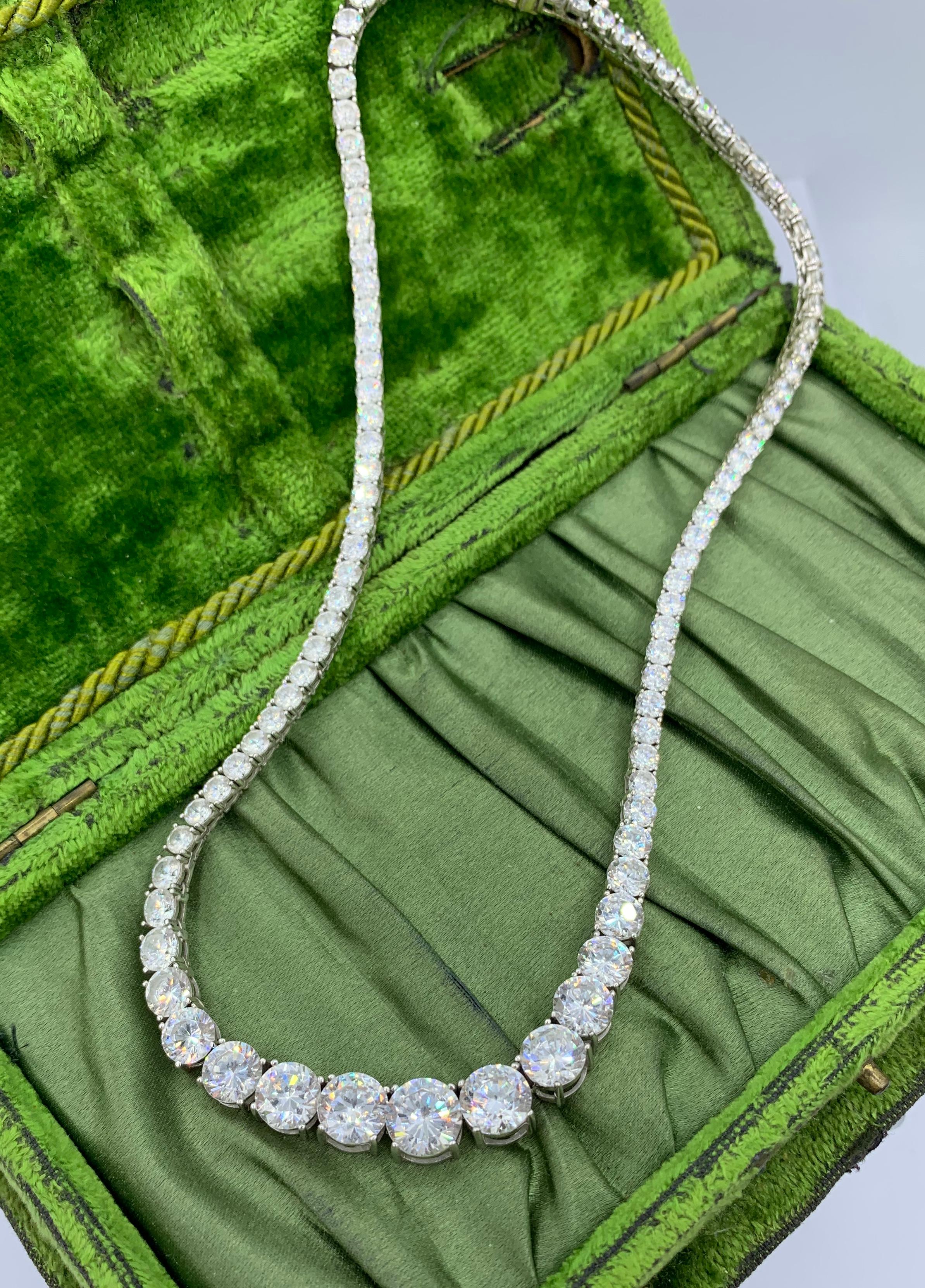 Celeste Holm Riviere Collier en or blanc 14 carats avec pâte de diamants, lauréat d'Oscar Pour femmes en vente