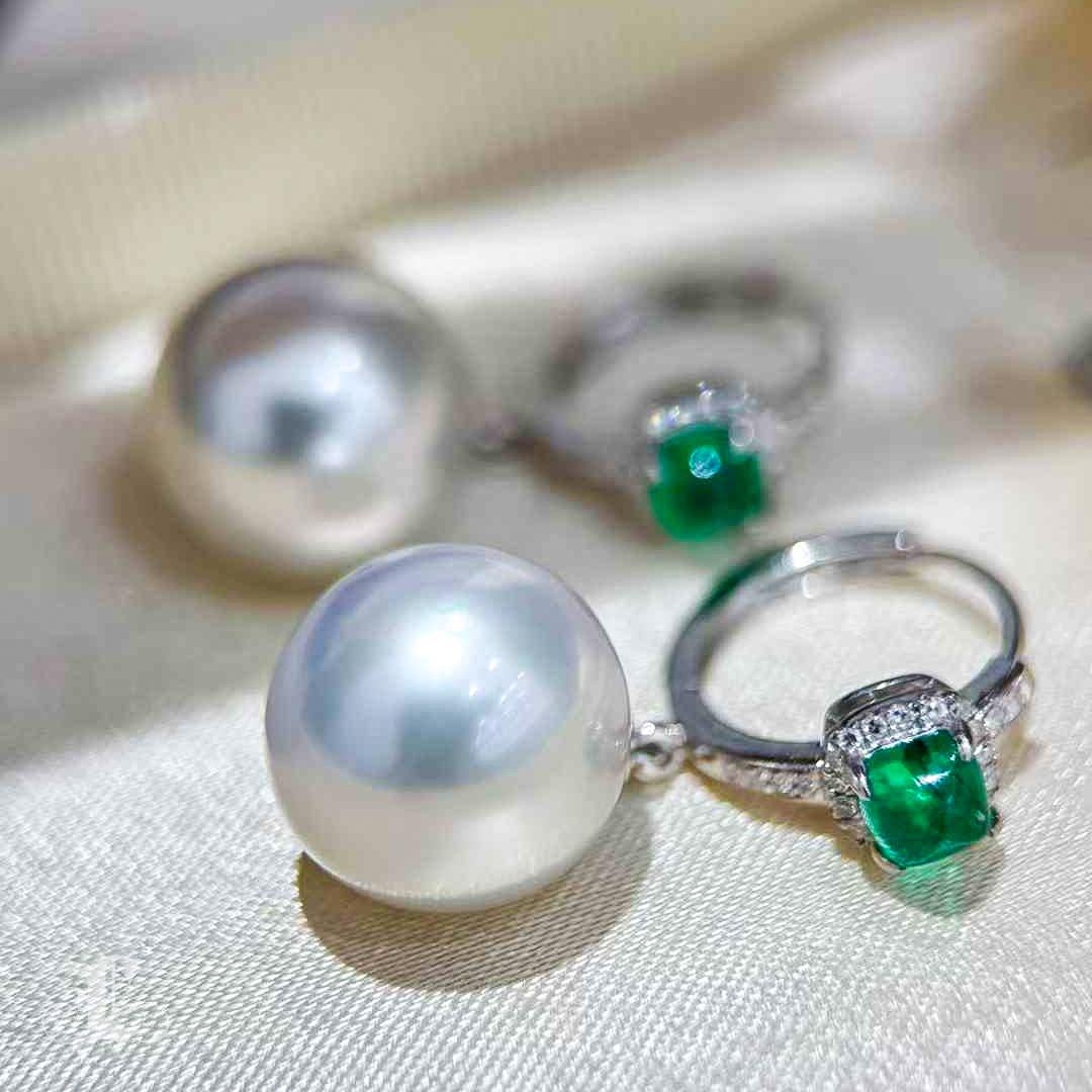 【Jādora】Celeste Meadow Emerald & South Sea Pearl Drop Earrings For Sale 3