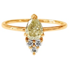 Anello con diamante a goccia "Celeste" della collezione Tresor, 0,64 ct, oro 18 carati