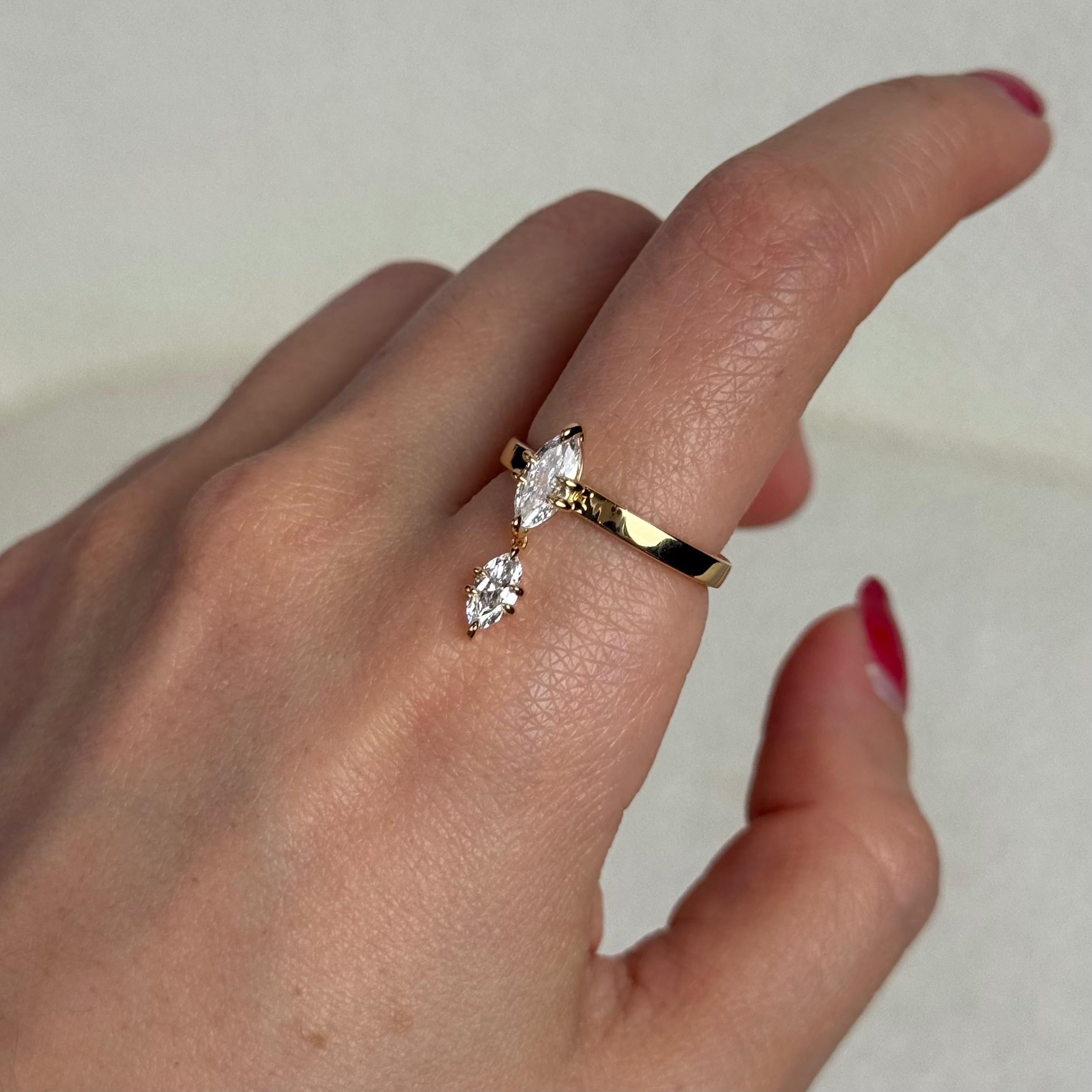 Bague pendante en or jaune avec diamant Celestia Neuf - En vente à New York, NY