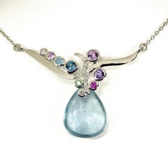 Collier pendentif Céleste en or blanc 14K avec aigue-marine et saphir de 13,66 carats