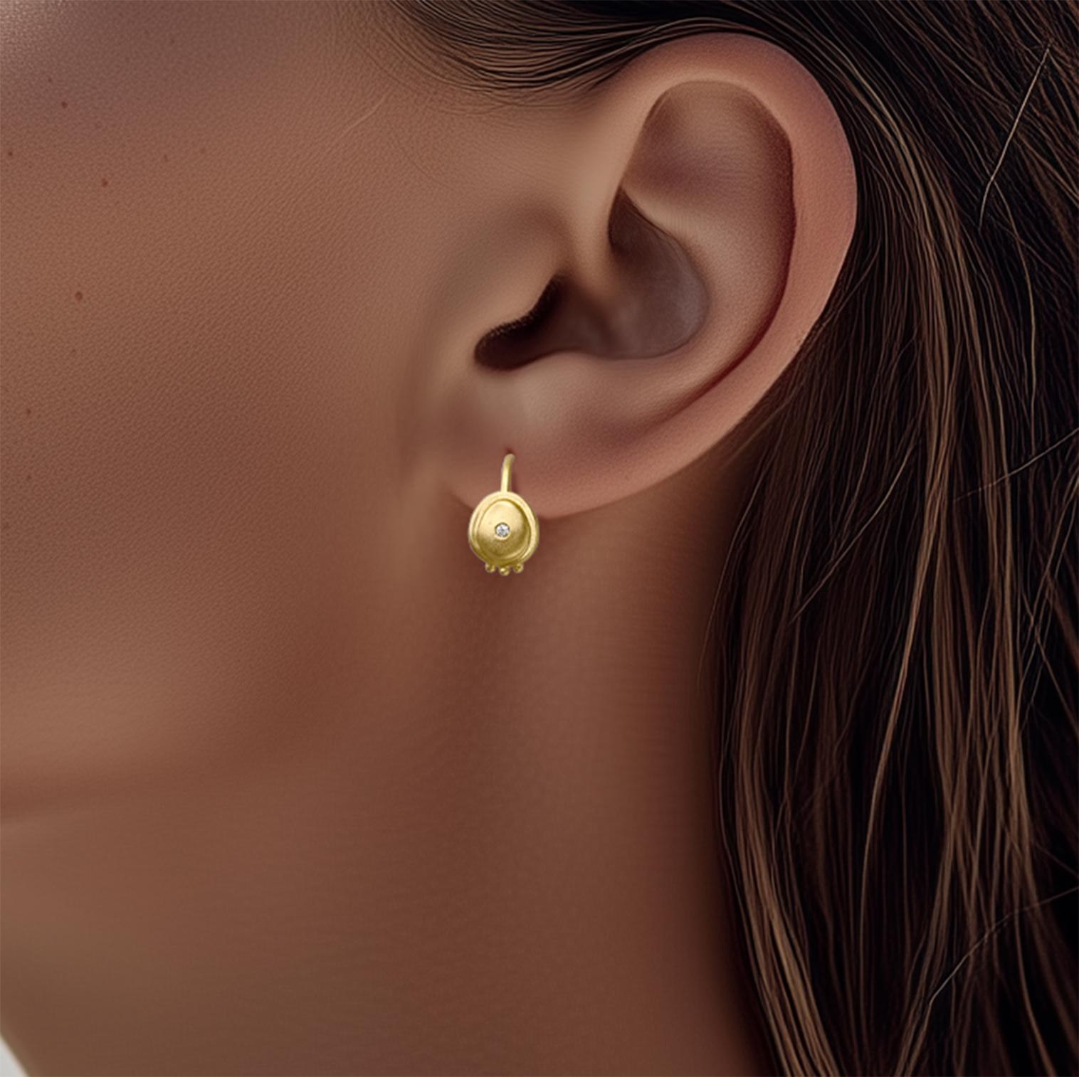 Orecchino a gancio con diamante in oro 18 carati Celestial - by Bombyx House in vendita 2