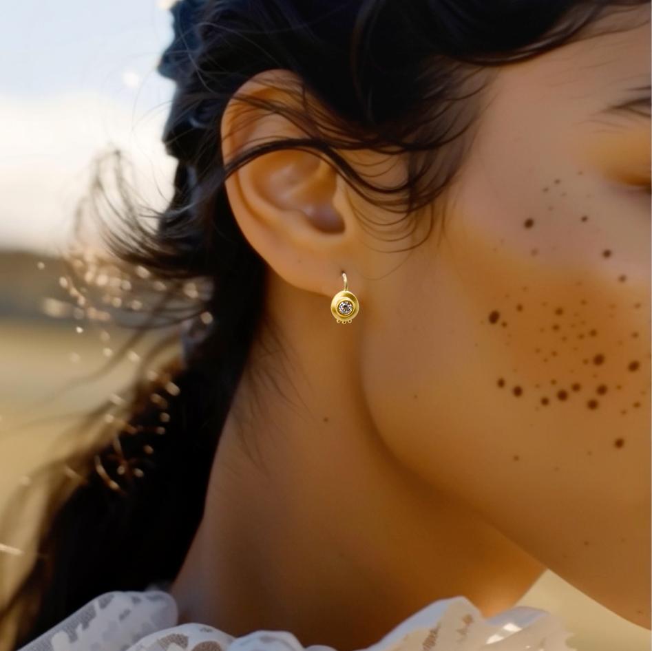 Orecchino a gancio con diamante grande in oro 18 carati Celestial - by Bombyx House in vendita 2