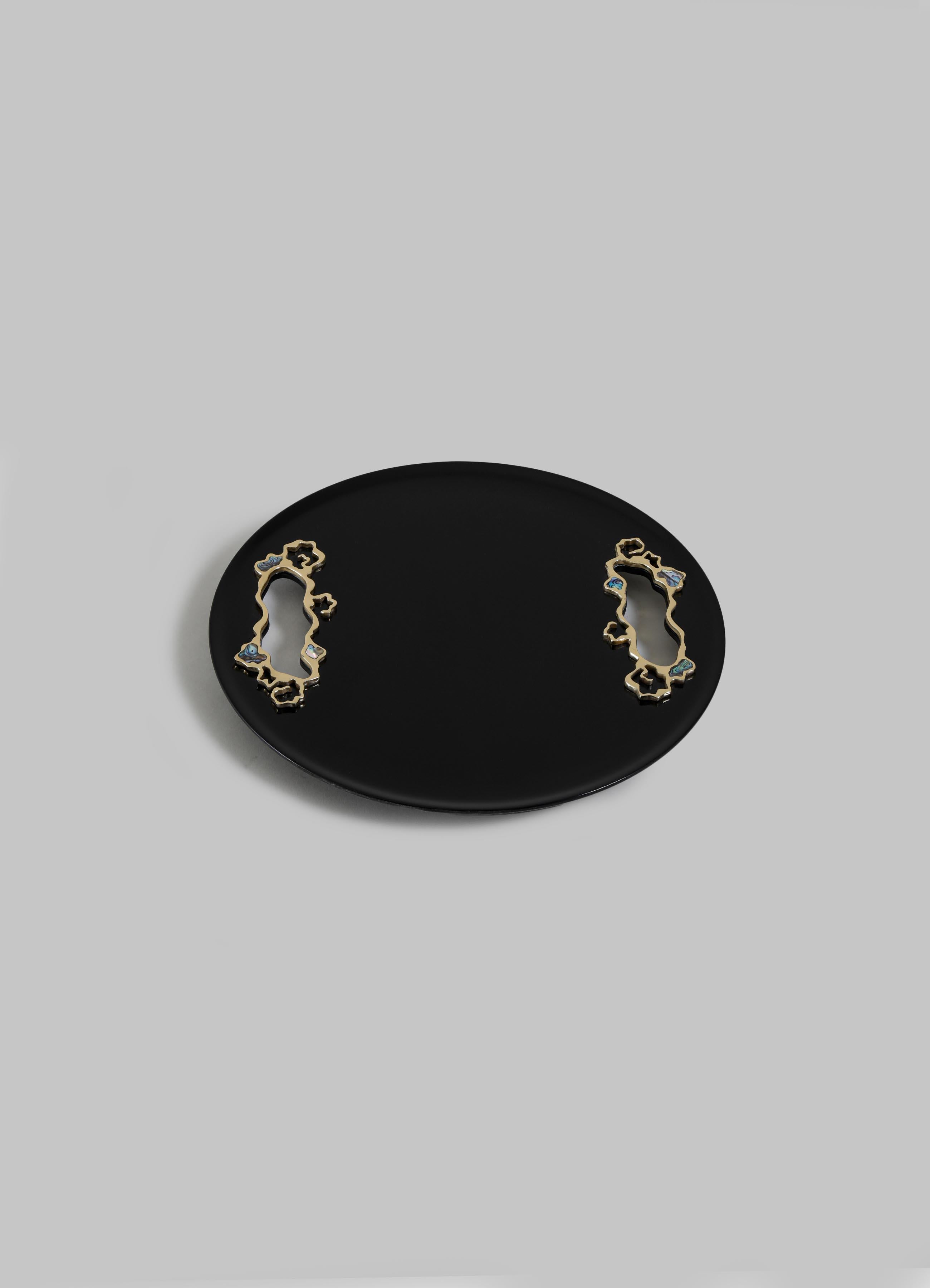 Indien Plateau nuages célestes petit noir en Wood Wood laqué et laiton, Viya By Vikram Goyal en vente
